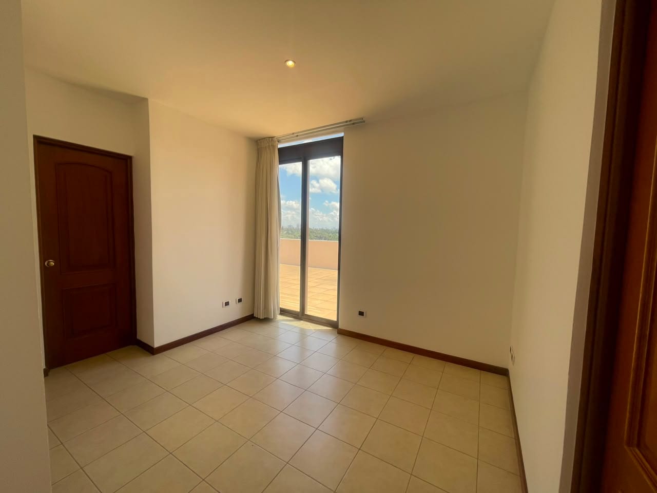 🌅🏡 Apartamento en Zona 15 con amplia terraza y vista panorámica ✨ — Apartamento en Venta en Zona 15, Guatemala, Ciudad — foto 7 de 9