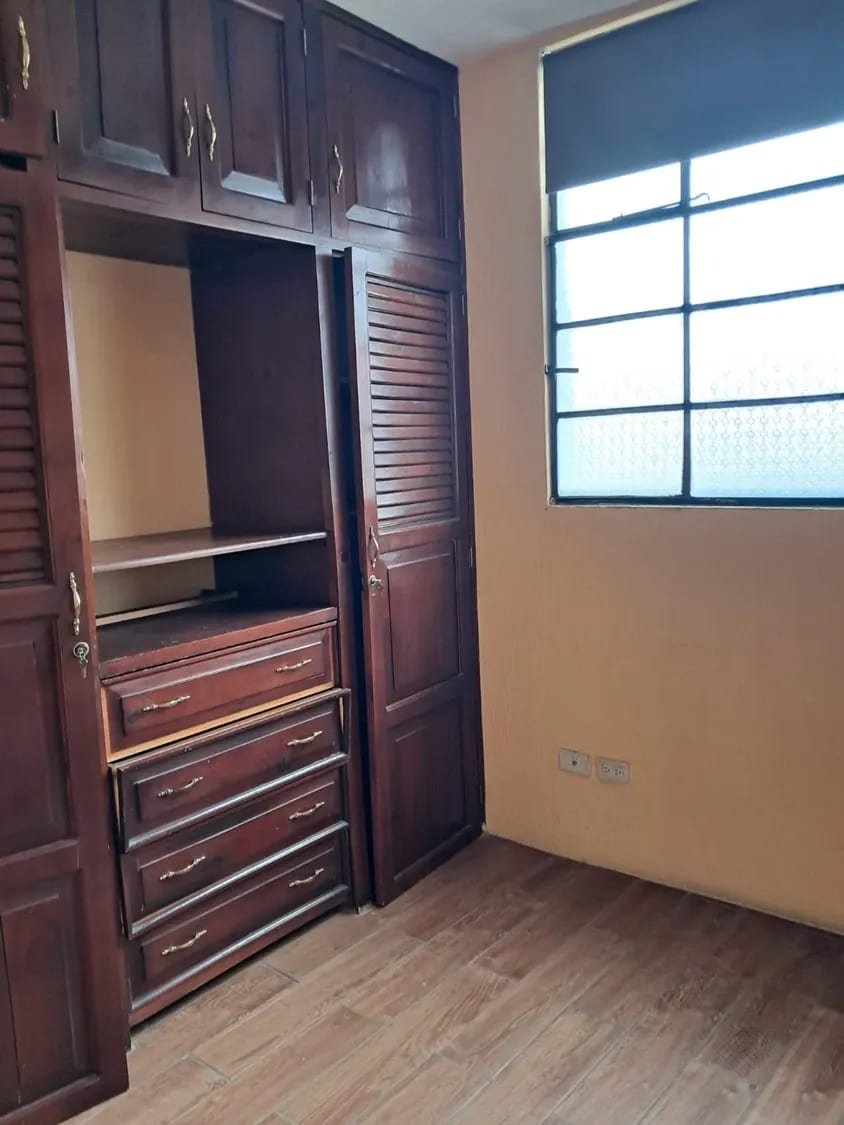 Zona 5, Colonia Abril, Casa Fuera de Garita en Venta — Casa en Venta en Colonia Abril, Zona 5, Guatemala, Ciudad — foto 3 de 8