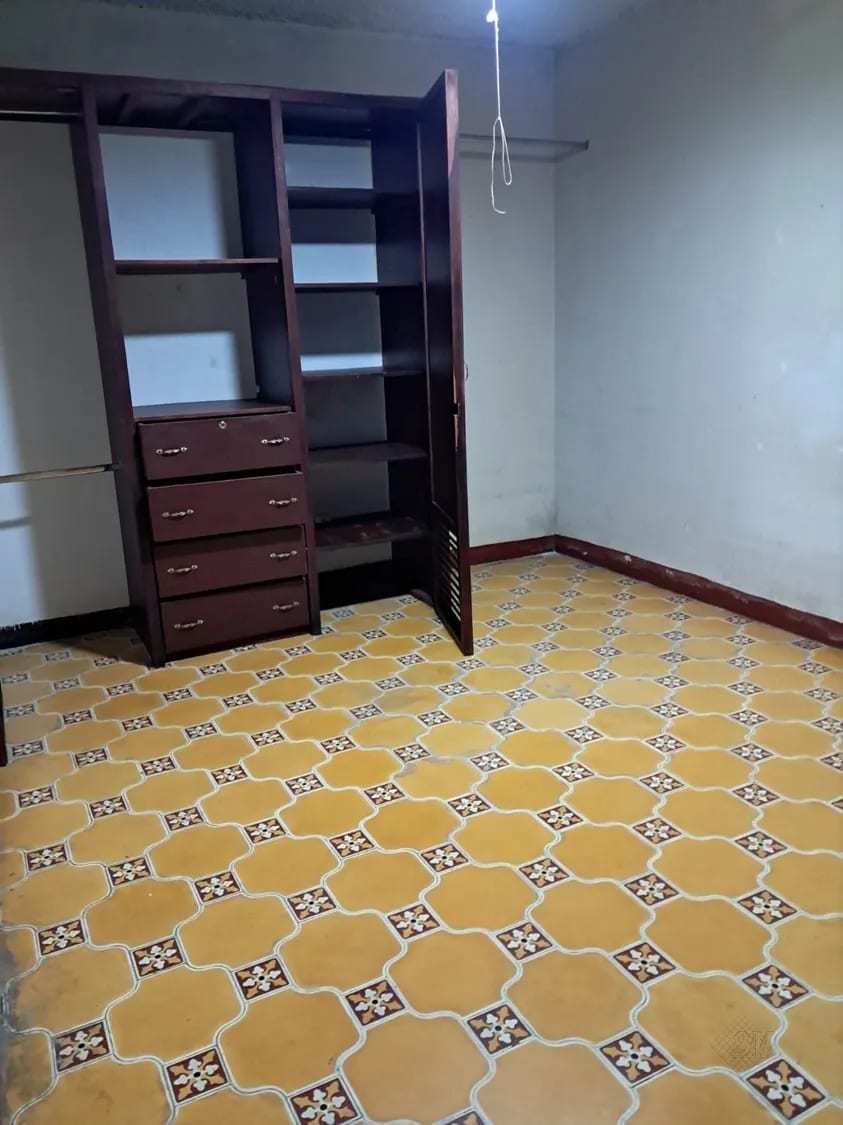Zona 5, Colonia Abril, Casa Fuera de Garita en Venta — Casa en Venta en Colonia Abril, Zona 5, Guatemala, Ciudad — foto 6 de 8
