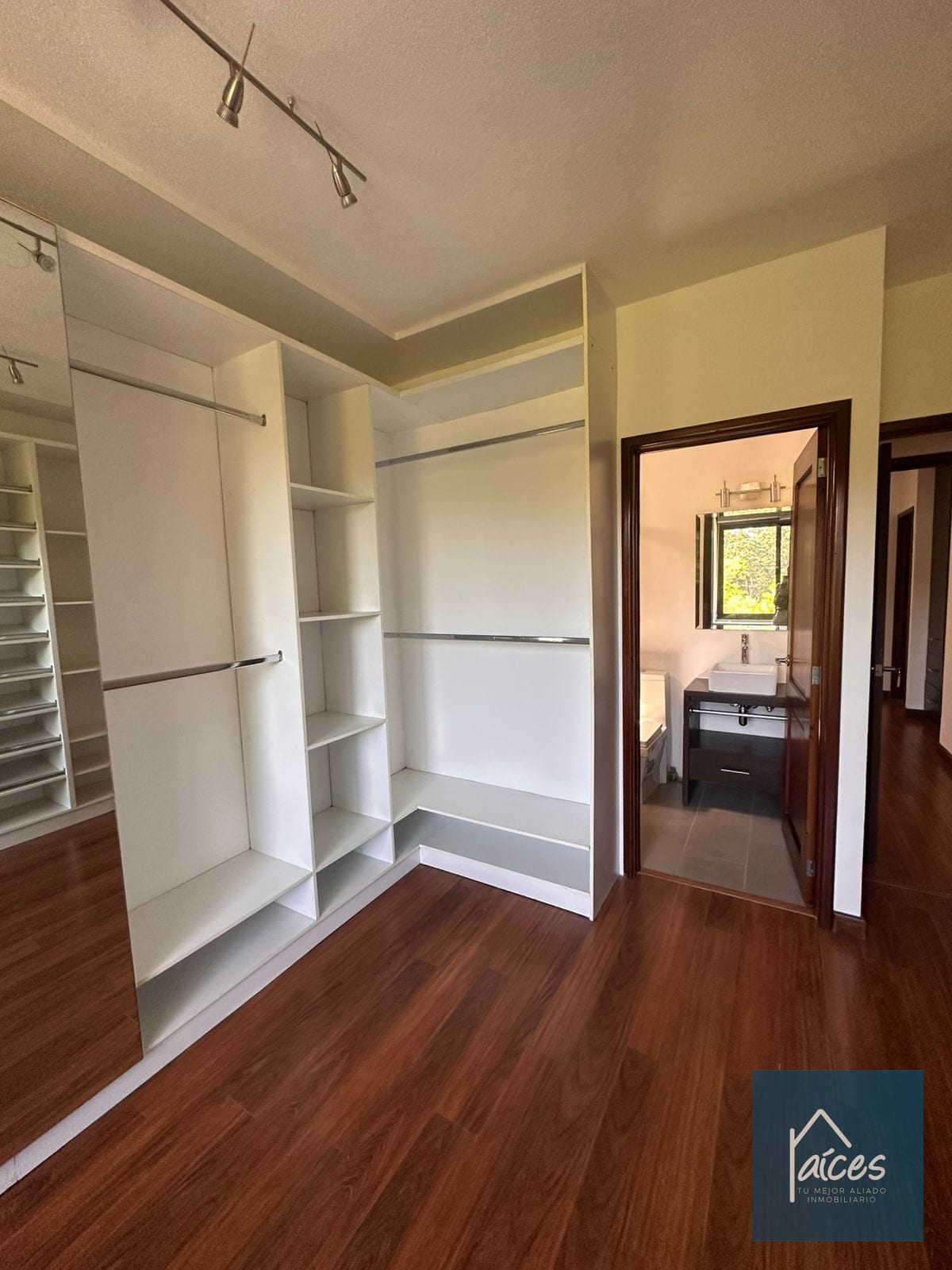 Casa en venta SANTUARIA MUXBAL (*20) — Casa en Venta en Santuaria Muxbal, Muxbal, Guatemala, Ciudad — foto 12 de 15