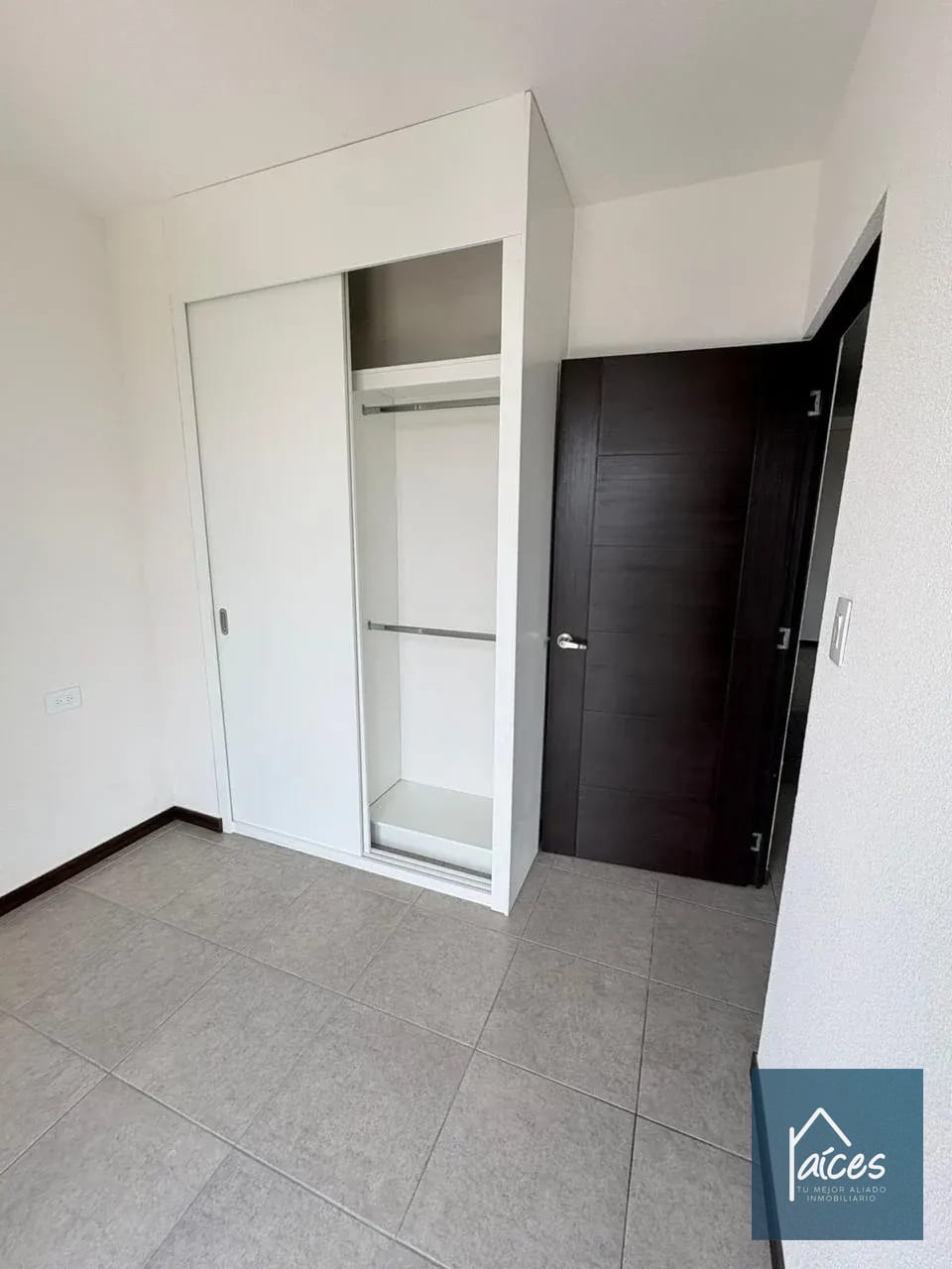 Apartamento en Renta INITI zona 12 cerca de Colegios Liceo Javier y Monte María — Apartamento en Alquiler en Zona 12, Guatemala, Ciudad — foto 12 de 17
