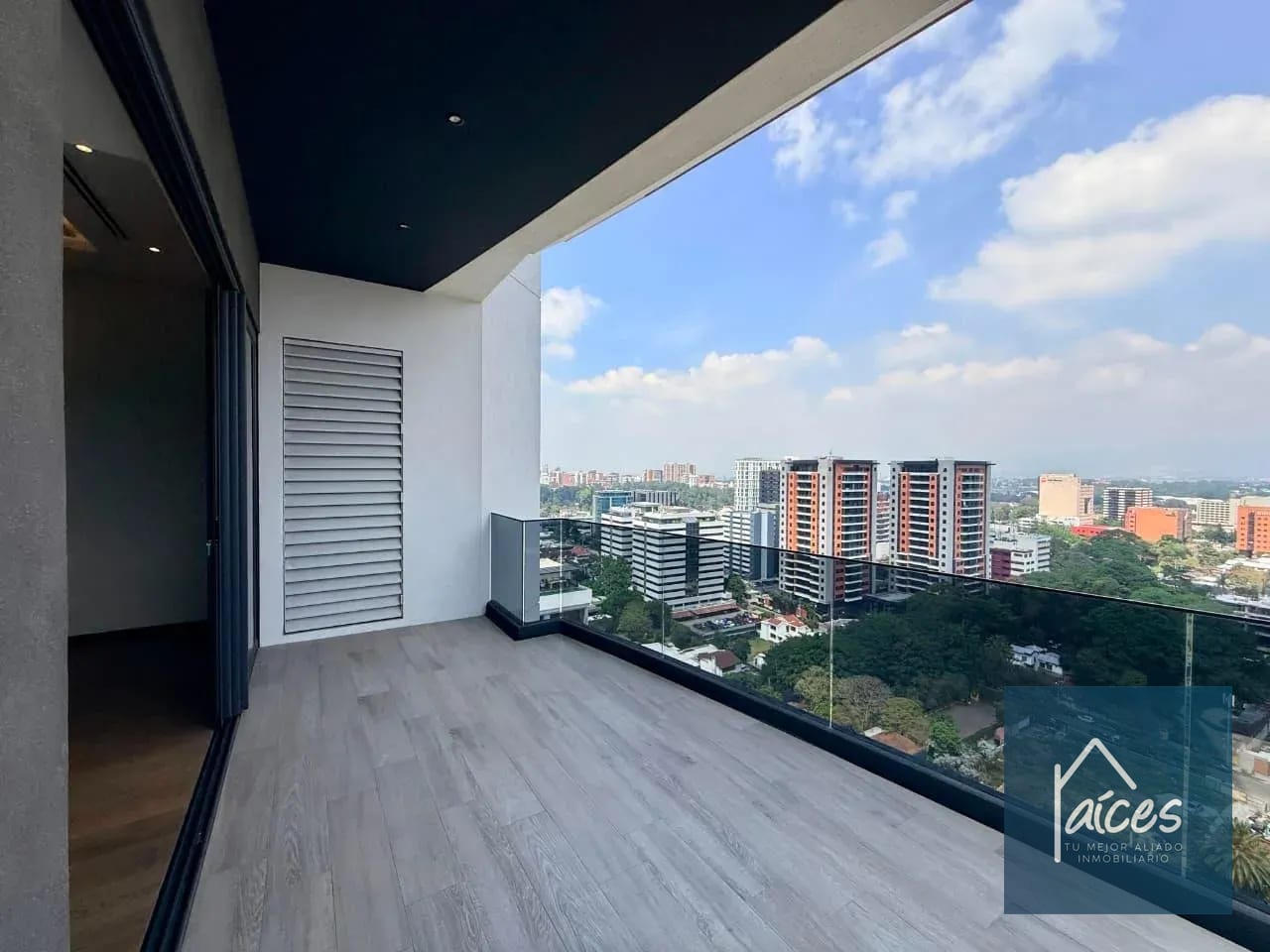 Apartamento En Venta en SANTA SOFIA 7ma avenida zona 10 (*20) — Apartamento en Venta en Santa Sofía 7AV, Zona 10, Guatemala, Ciudad — foto 13 de 16