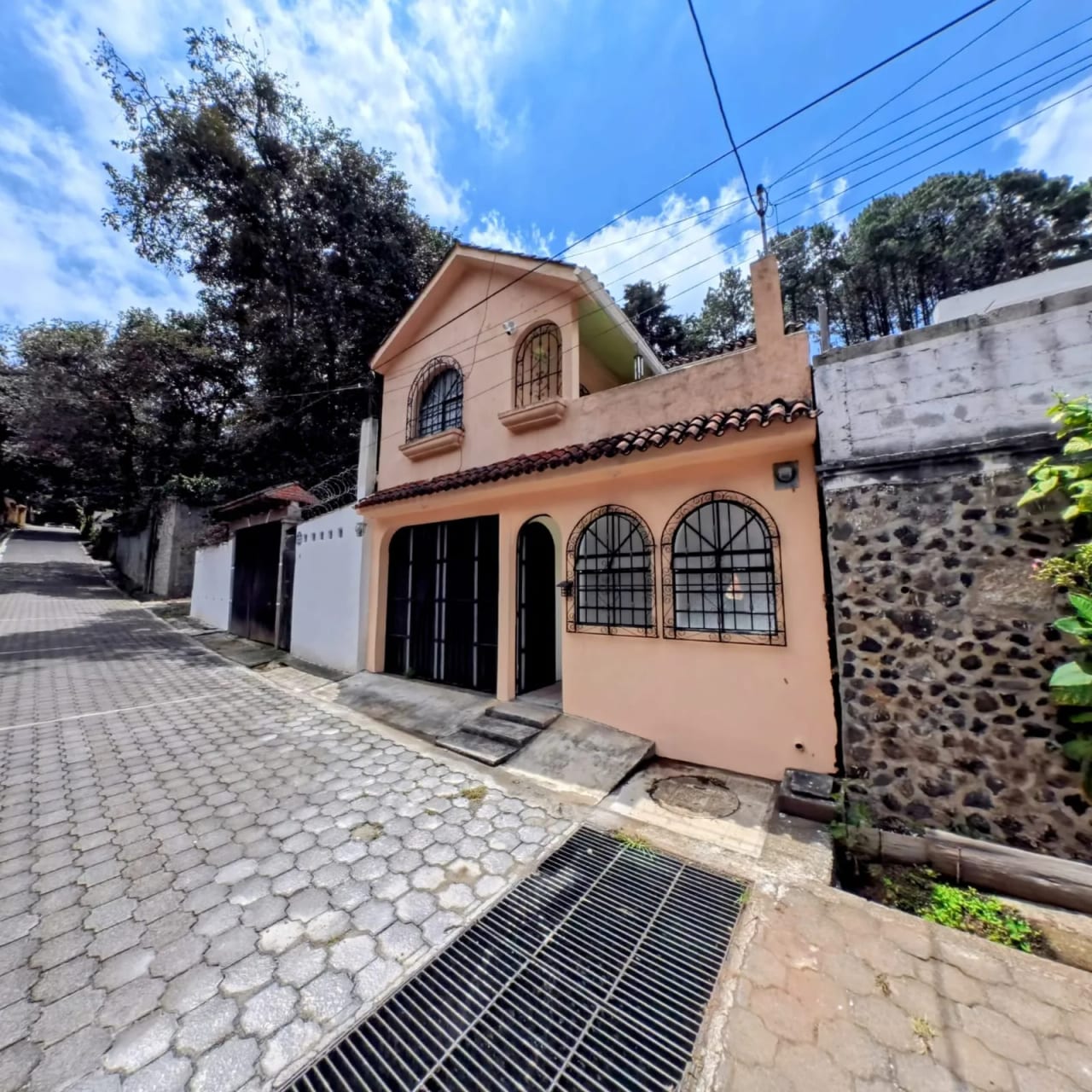 Casa en Venta en el Cerro Alux, San Lucas — Casa en Venta en San Lucas Sacatepéquez, Sacatepéquez — foto 1 de 5