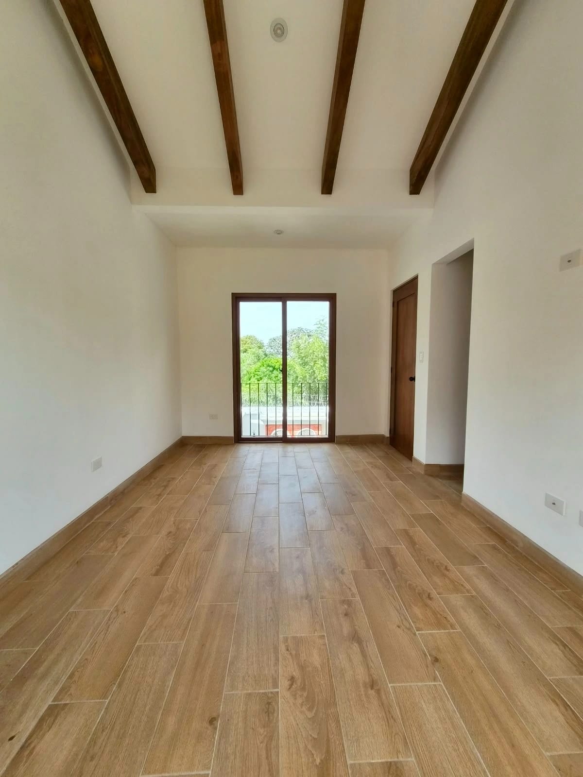 Casa de un Nivel con Amplio Terreno y Excelente Ubica — Casa en Venta en San Lucas Sacatepéquez, Sacatepéquez — foto 4 de 6