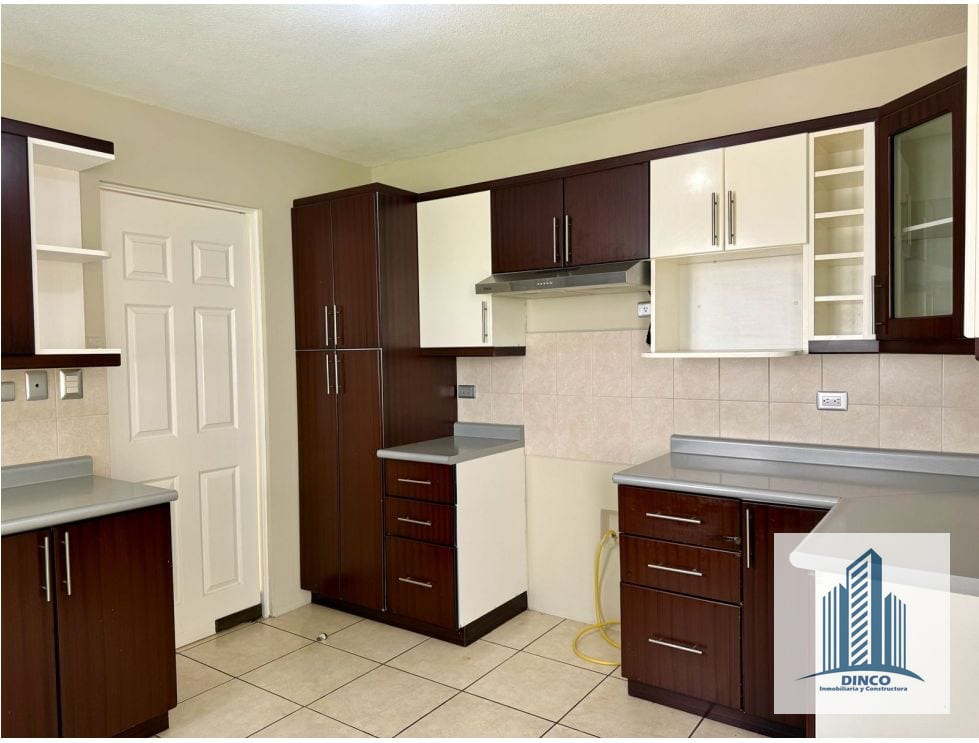 Vendo Casa En Condado El Naranjo - Z.4 de Mixco — Casa en Venta en Condado Naranjo, Zona 4 Mixco, Guatemala, Ciudad — foto 3 de 9