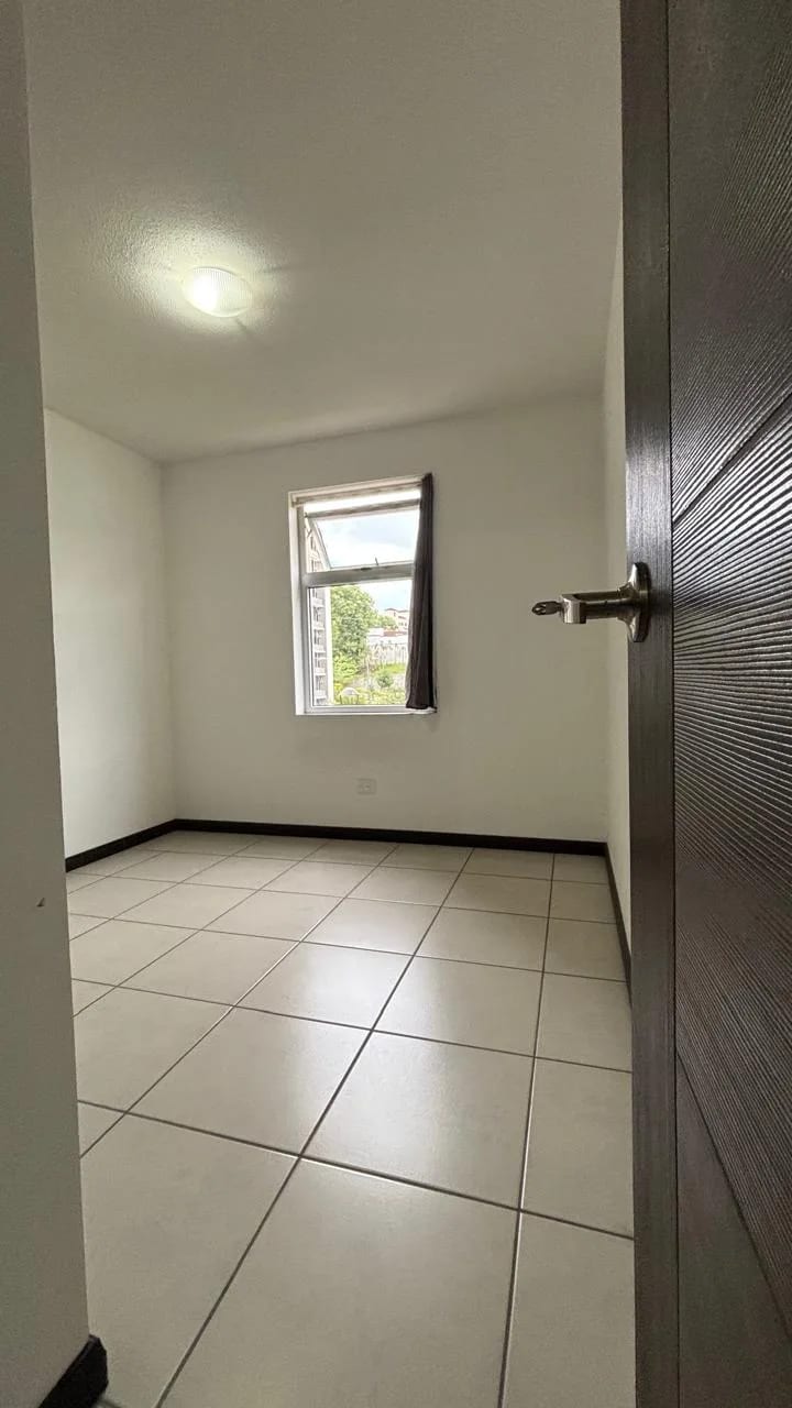 Apartamento en Venta Condominio Alegría (Amueblado) Condado El Naranjo. Alameda Norte — Apartamento en Venta en Condado Naranjo, Zona 4 Mixco, Guatemala, Ciudad — foto 4 de 13