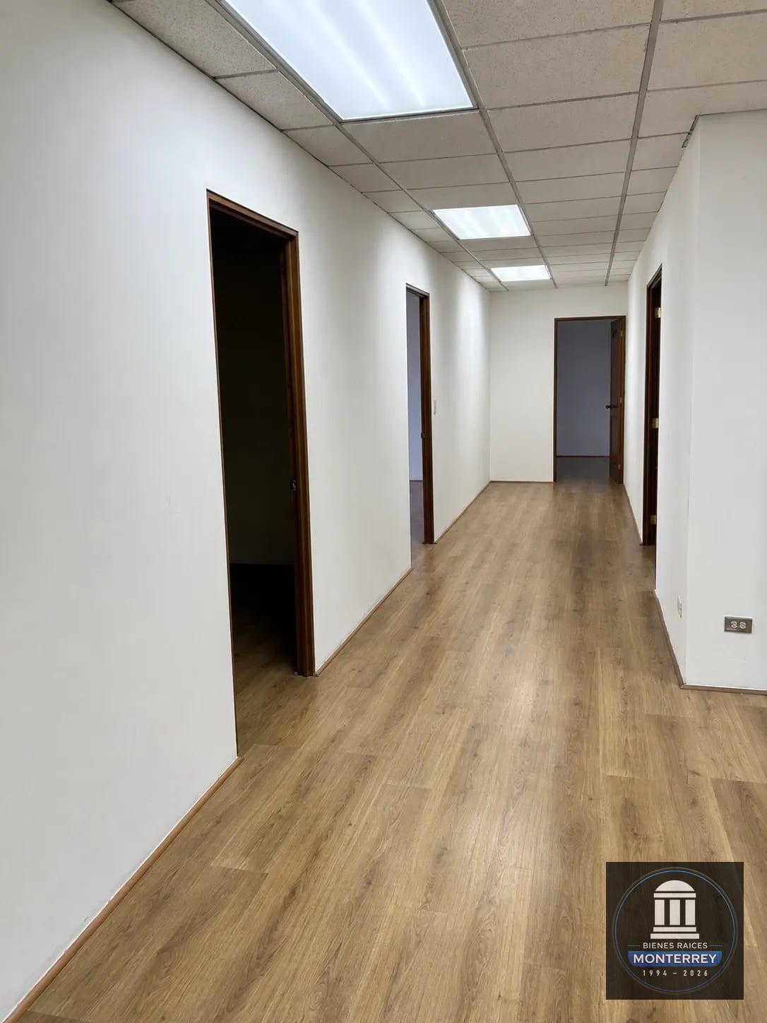 Piso Corporativo en Renta | Nivel 3 | Boulevard los Próceres | Zona 10 — Oficina en Alquiler en Zona 10, Guatemala, Ciudad — foto 8 de 14