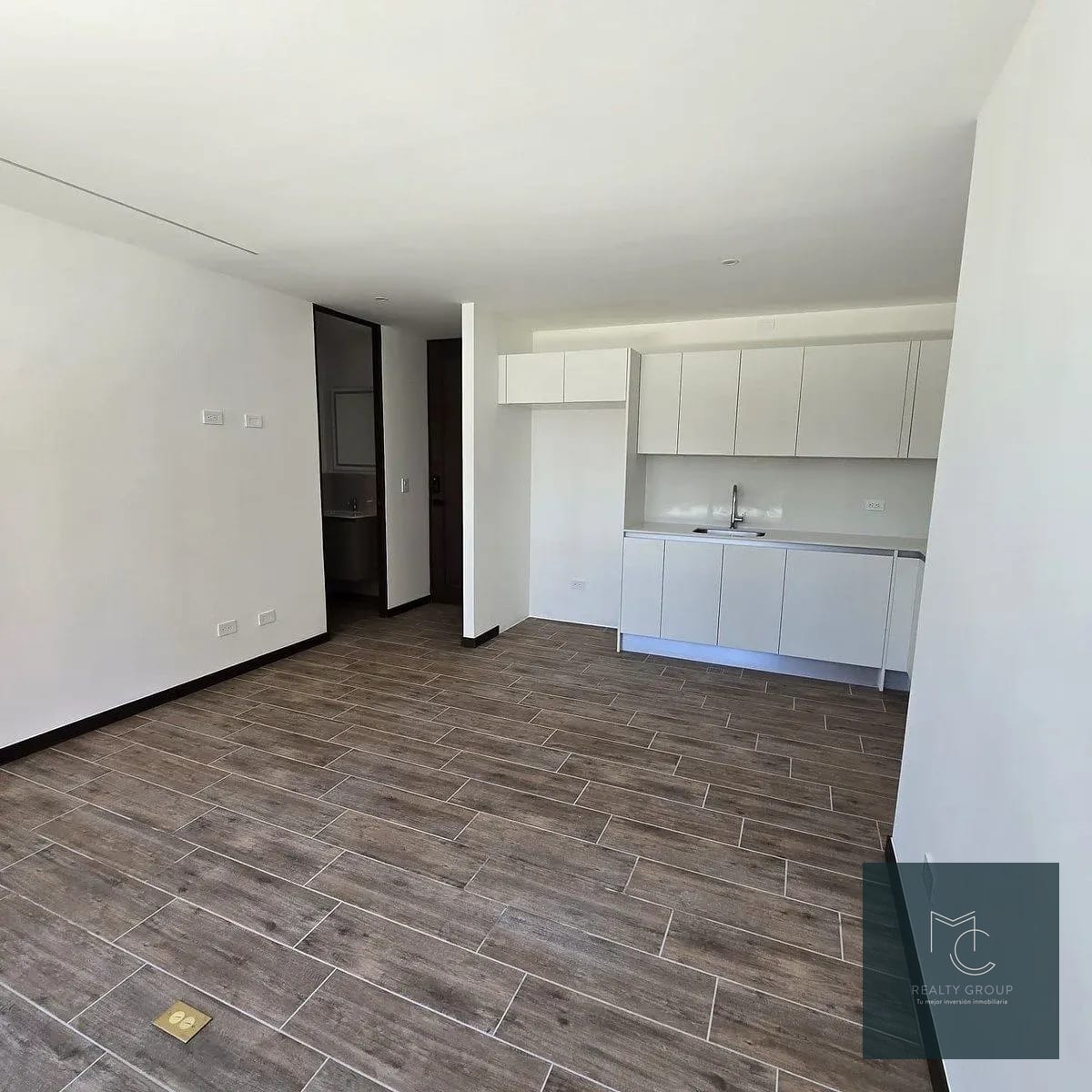 Apartamento en RENTA y VENTA / Torre Ferrán Zona 14 — Apartamento en Alquiler en Zona 14, Guatemala, Ciudad — foto 2 de 11