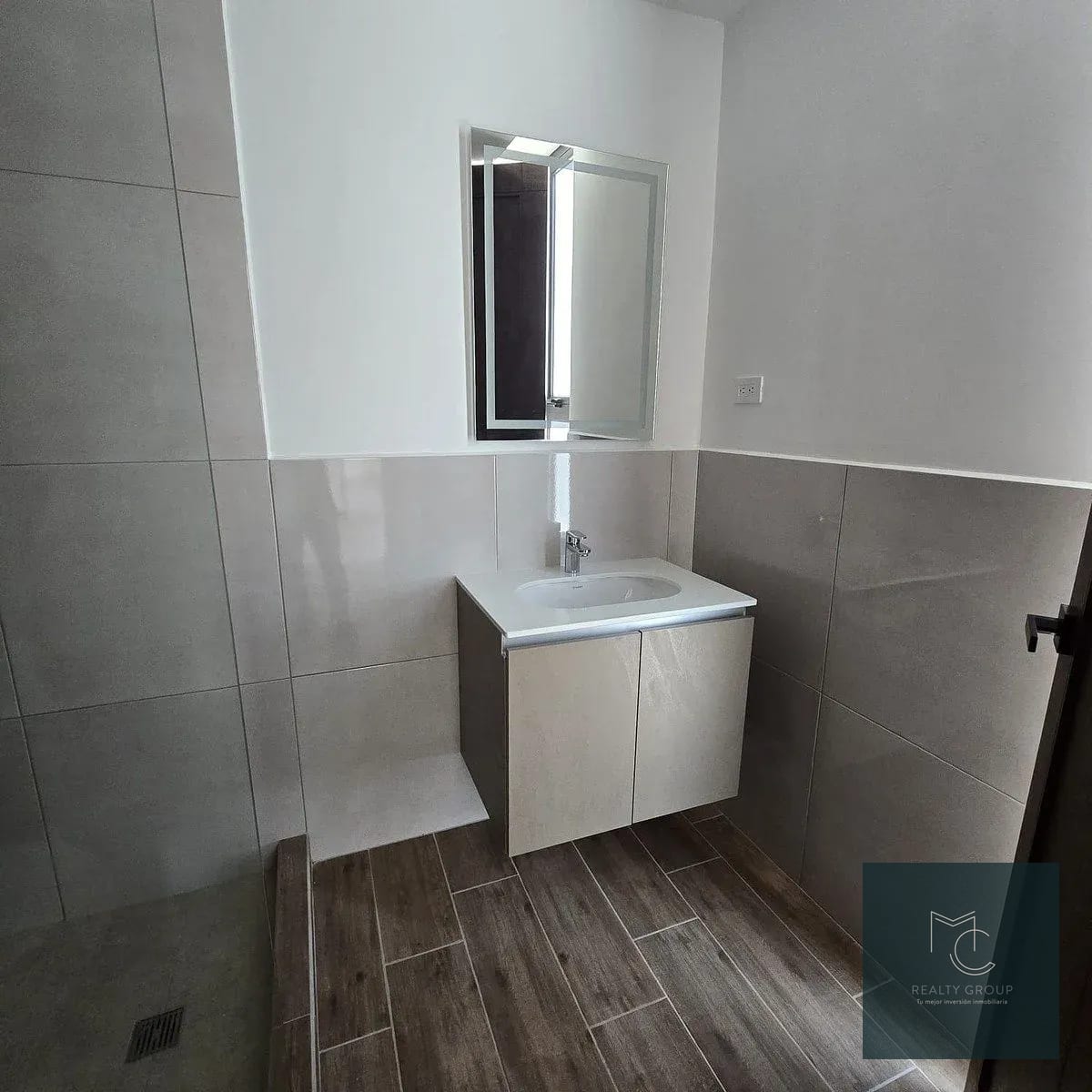 Apartamento en RENTA y VENTA / Torre Ferrán Zona 14 — Apartamento en Alquiler en Zona 14, Guatemala, Ciudad — foto 8 de 11