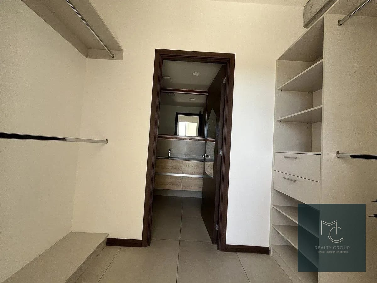 Apartamento semi amueblado en RENTA y VENTA - zona 10 — Apartamento en Alquiler en Mira, Zona 10, Guatemala, Ciudad — foto 4 de 14