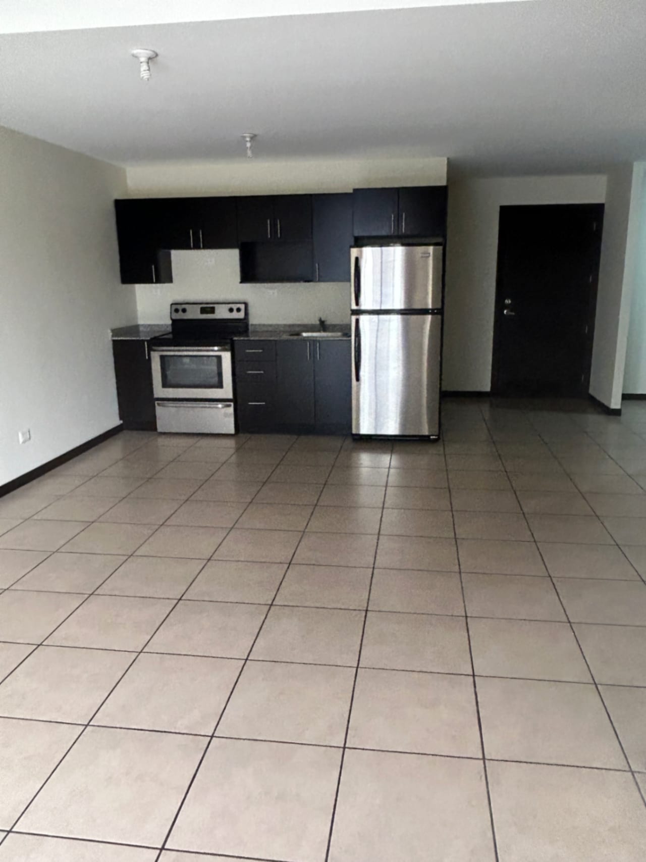 Amplio apartamento en renta zona 9 — Apartamento en Alquiler en Torre Barcelona, Zona 9, Guatemala, Ciudad — foto 8 de 17