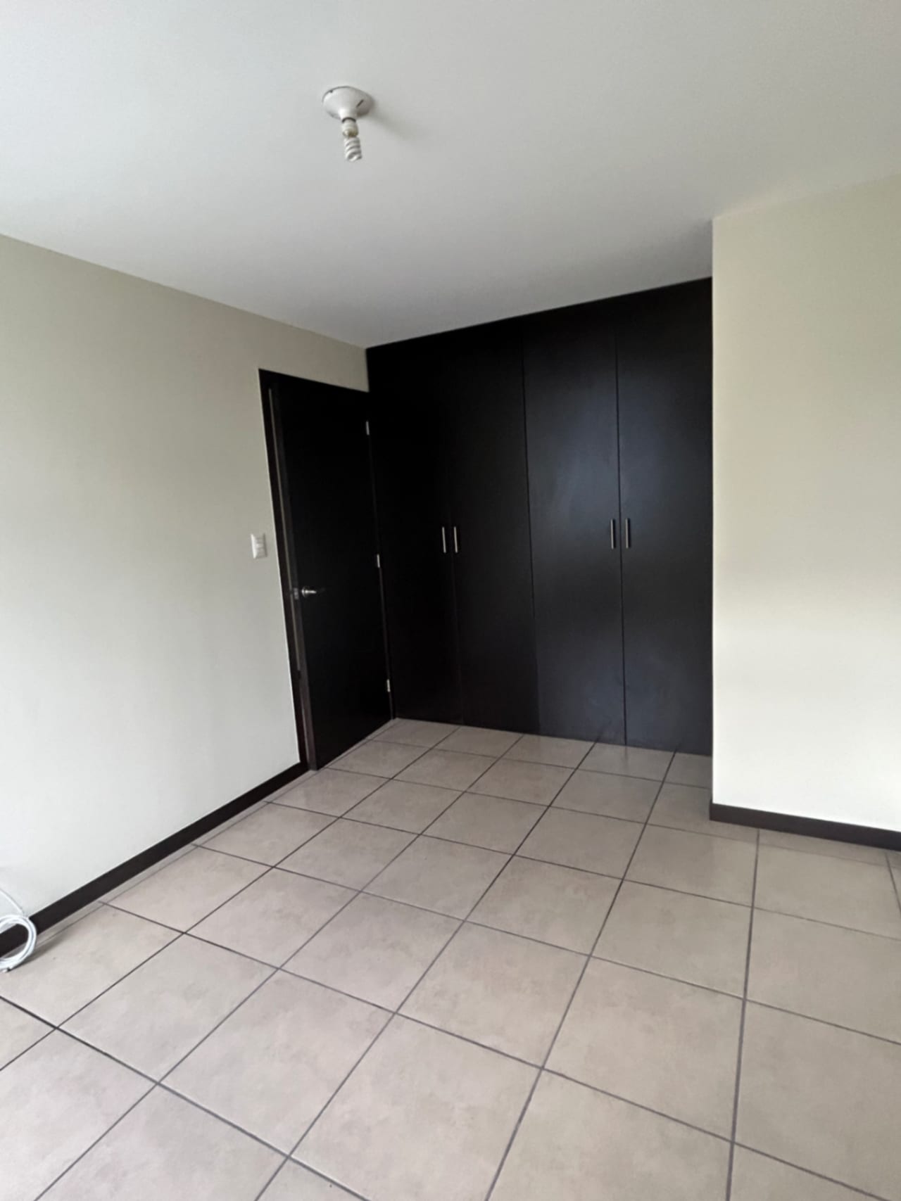 Amplio apartamento en renta zona 9 — Apartamento en Alquiler en Torre Barcelona, Zona 9, Guatemala, Ciudad — foto 13 de 17