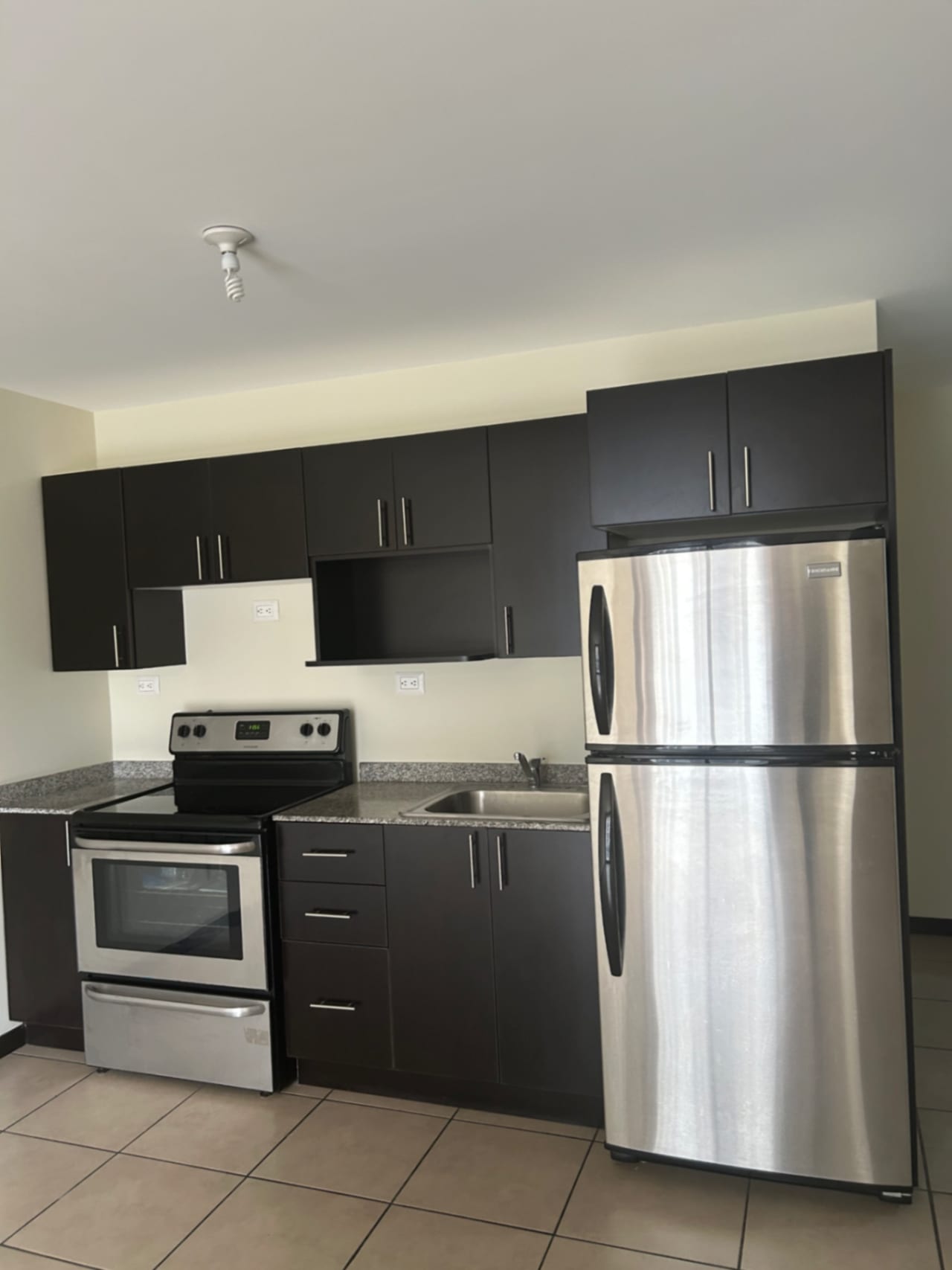 Amplio apartamento en renta zona 9 — Apartamento en Alquiler en Torre Barcelona, Zona 9, Guatemala, Ciudad — foto 14 de 17