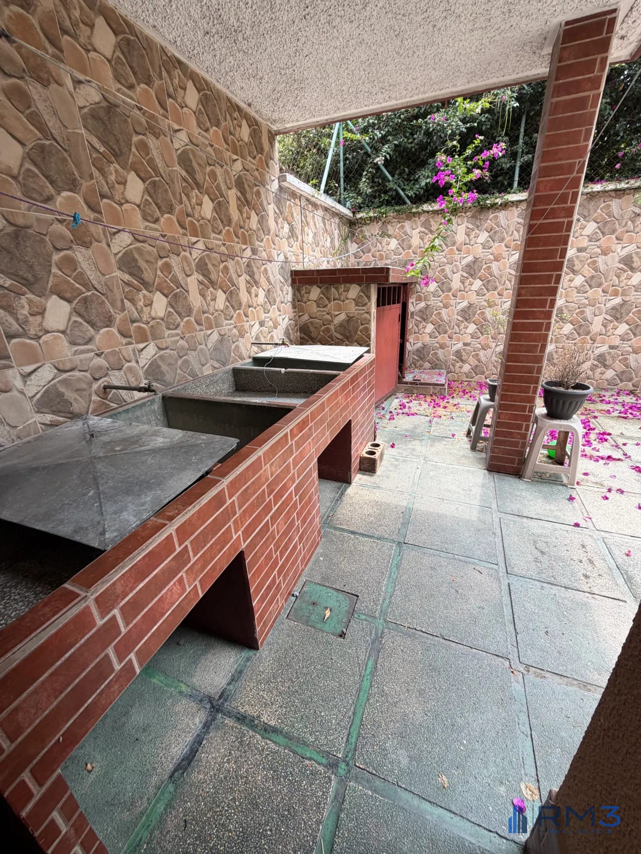 Pila y Tendedero — Se vende casa en Residenciales las Bugambilias Zona 7 — Casa en Venta en Zona 7, Guatemala, Ciudad — foto 6 de 13
