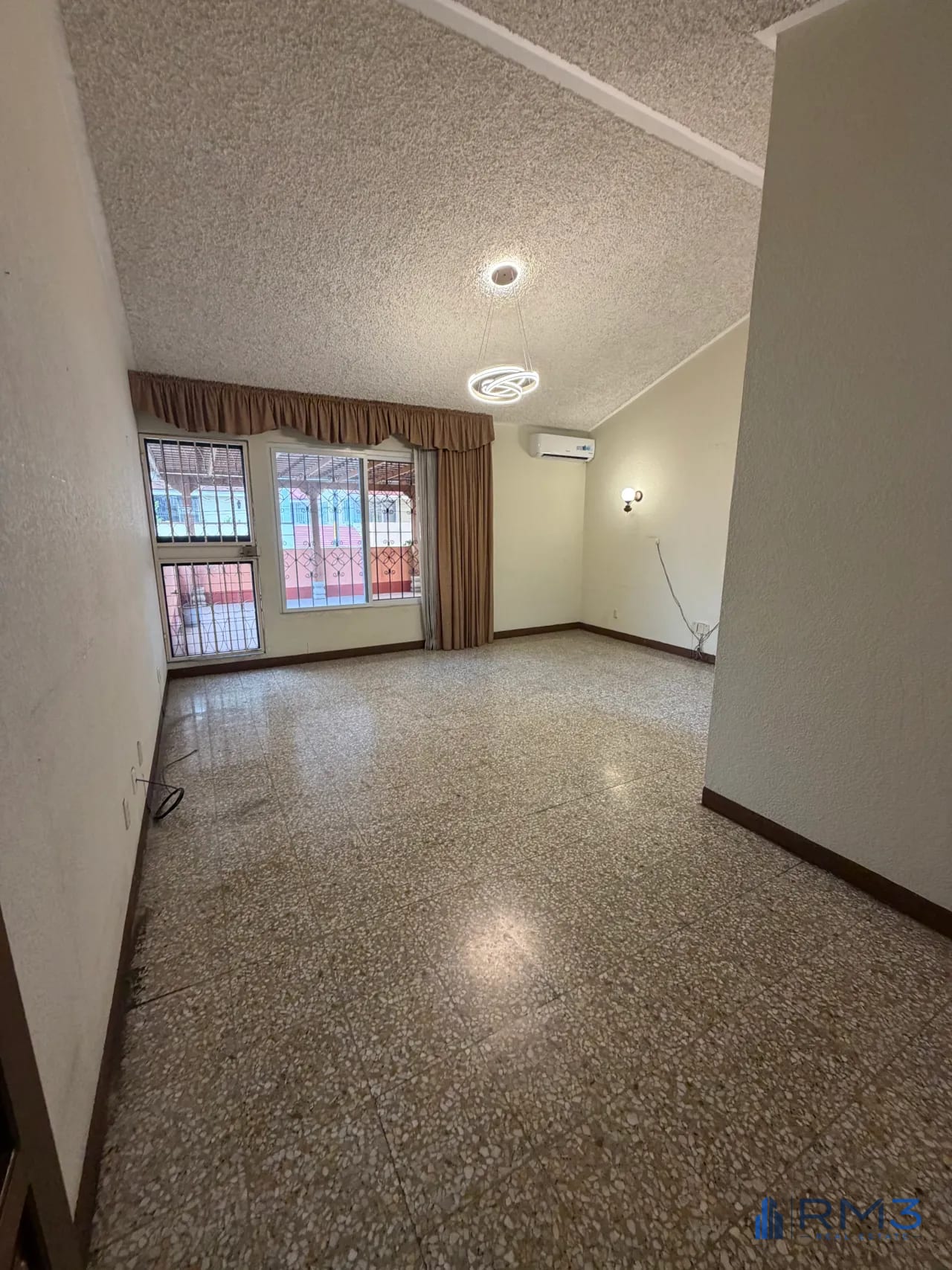 Dormitorio principal — Se vende casa en Residenciales las Bugambilias Zona 7 — Casa en Venta en Zona 7, Guatemala, Ciudad — foto 8 de 13