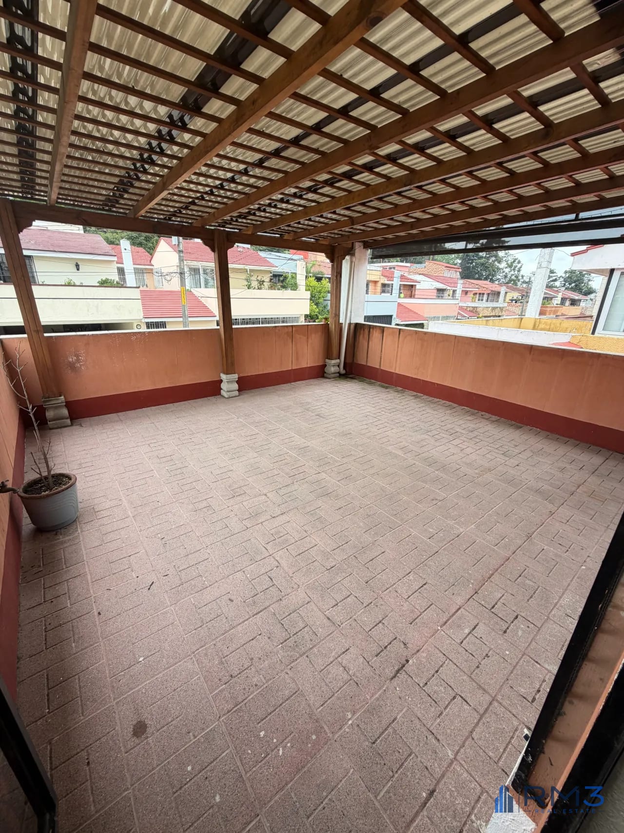 Balcón — Se vende casa en Residenciales las Bugambilias Zona 7 — Casa en Venta en Zona 7, Guatemala, Ciudad — foto 12 de 13