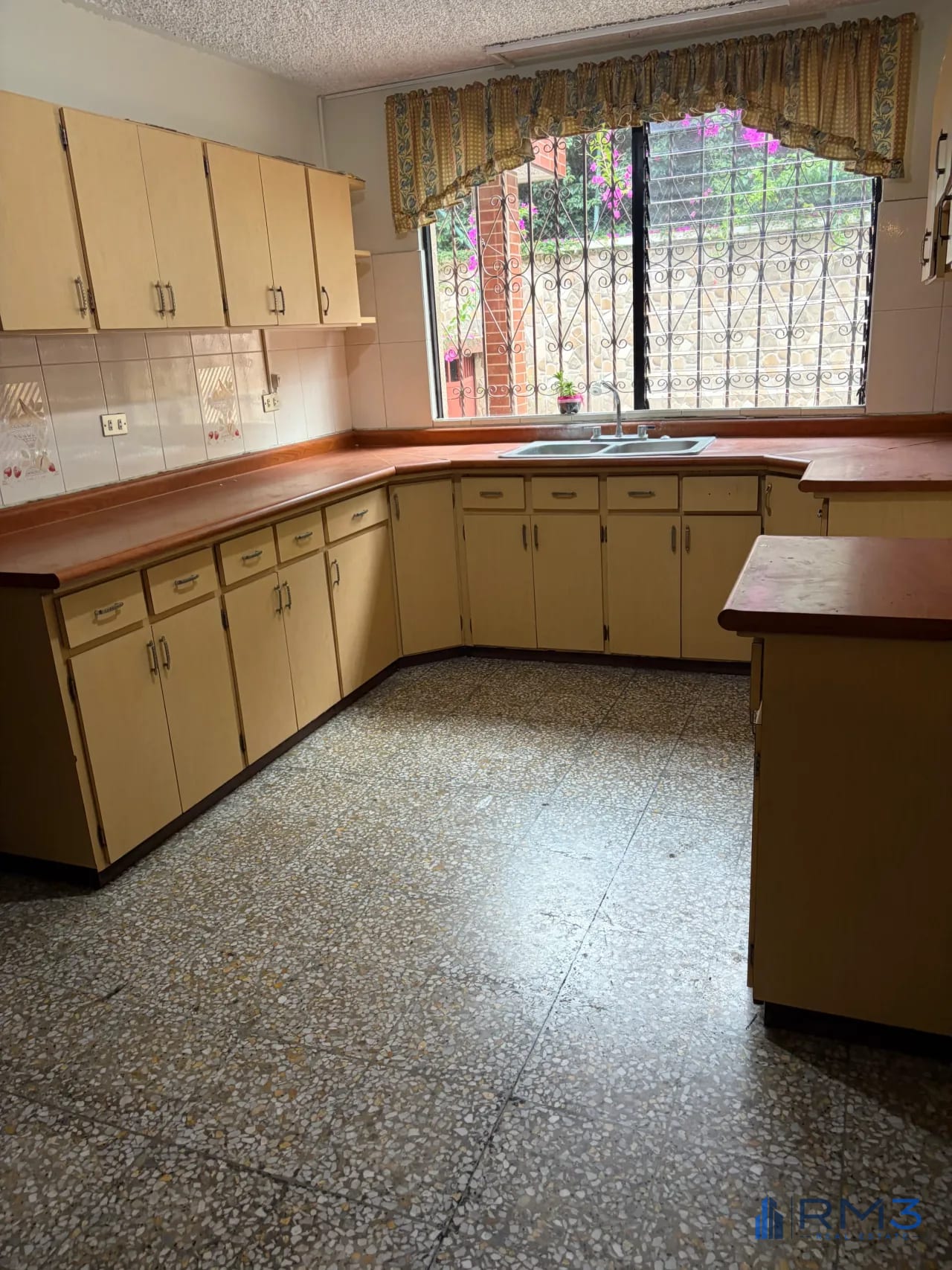 Cocina — Se vende casa en Residenciales las Bugambilias Zona 7 — Casa en Venta en Zona 7, Guatemala, Ciudad — foto 4 de 13