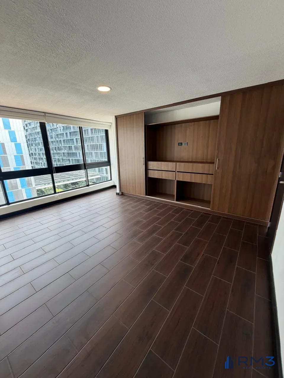 Dormitorio 2 — ALQUILER: Penthouse Remodelado en Edificio Canamco zona 10 — Apartamento en Alquiler en Canamco, Zona 10, Guatemala, Ciudad — foto 10 de 15