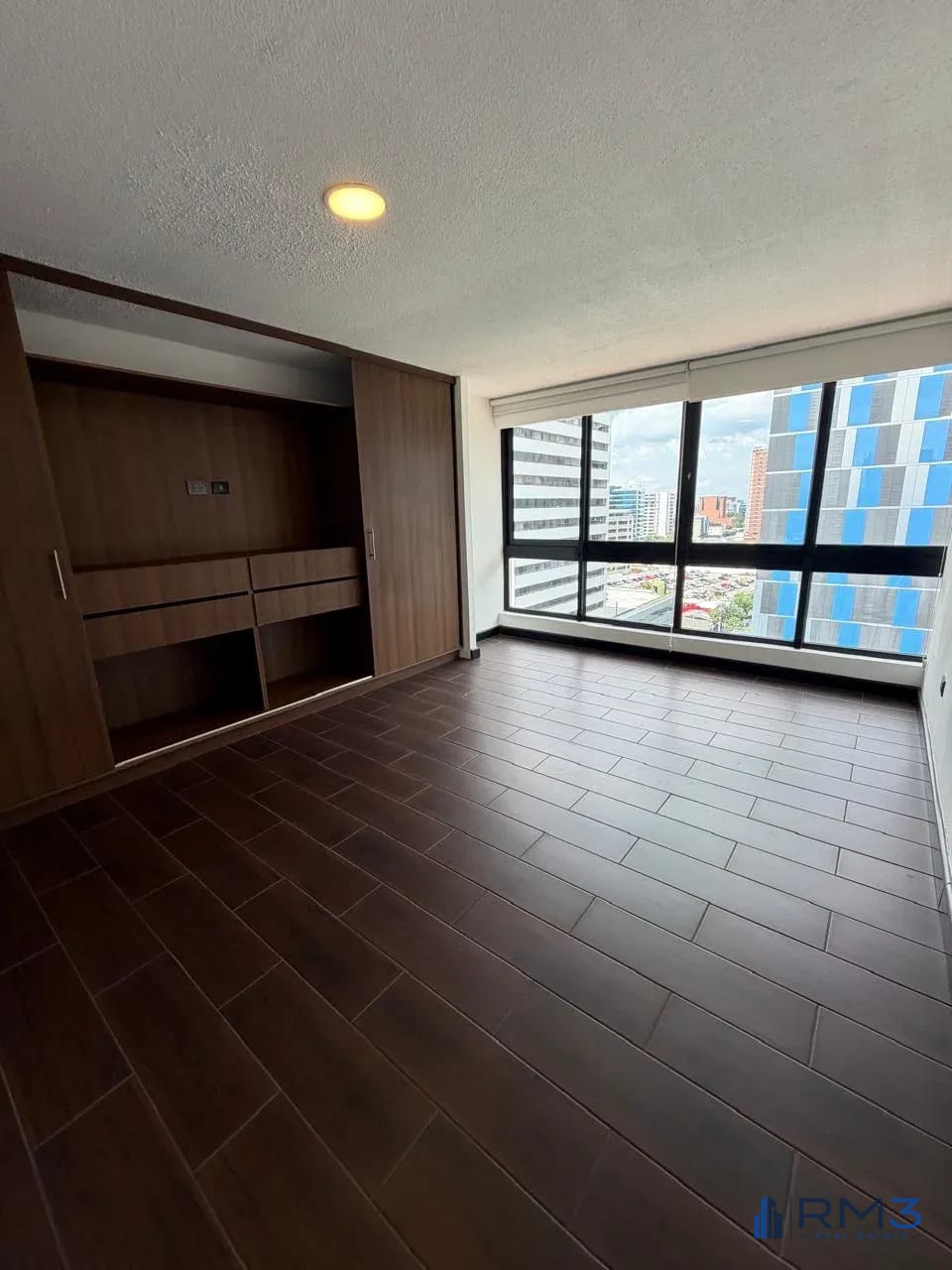 Dormitorio 3 — ALQUILER: Penthouse Remodelado en Edificio Canamco zona 10 — Apartamento en Alquiler en Canamco, Zona 10, Guatemala, Ciudad — foto 11 de 15