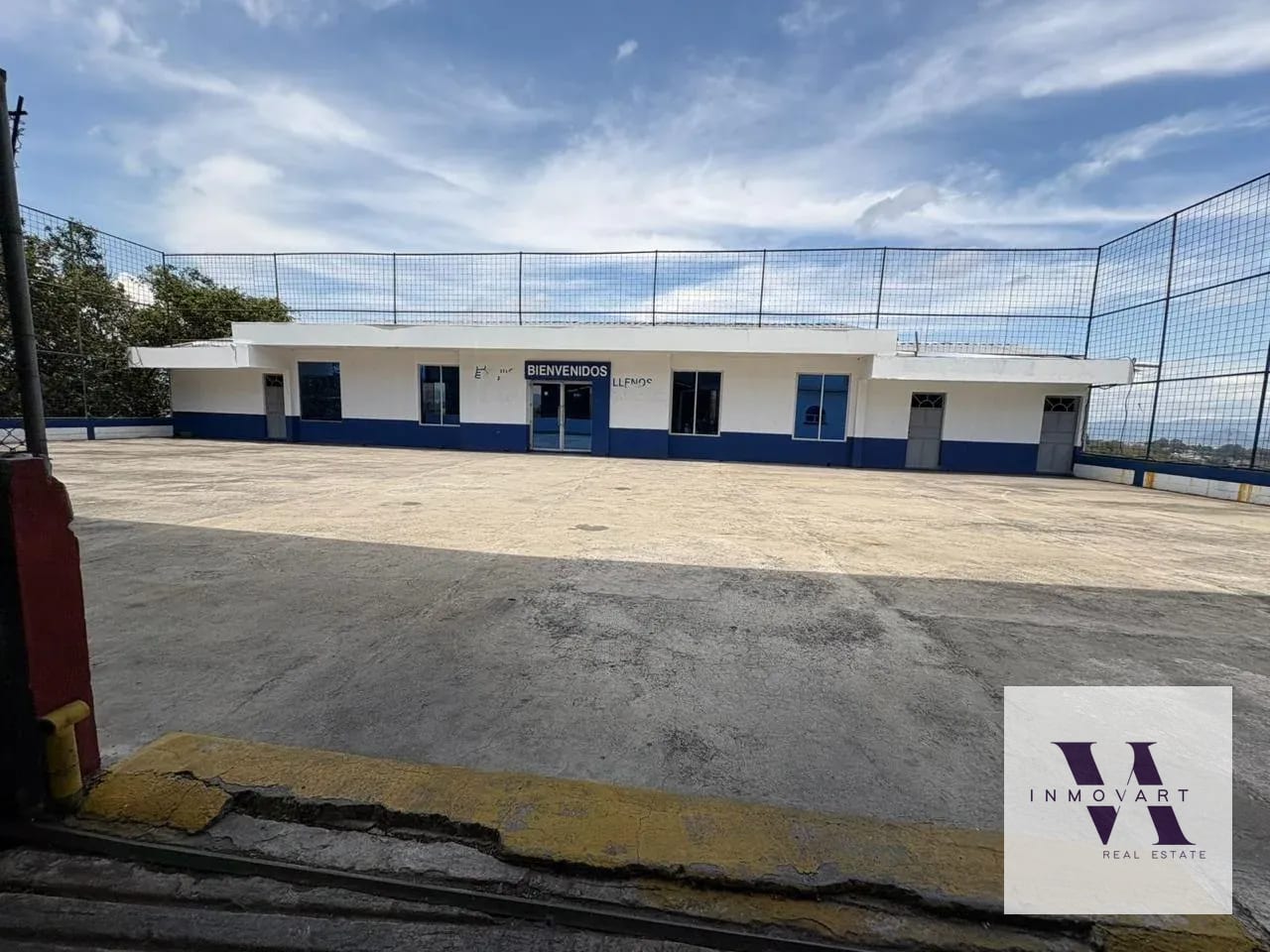 Amplia bodega en Venta Blvd Sur San Cristóbal — Bodega / Ofibodega en Venta en Zona 8 Mixco, Guatemala, Ciudad — foto 2 de 3