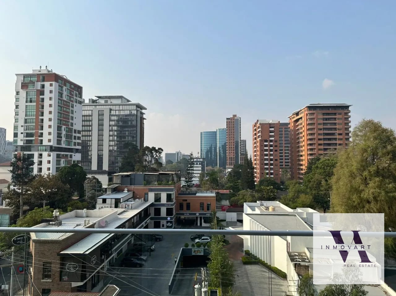 Amplia Oficina en Venta Vasanta zona 10 — Oficina en Venta en Vasanta, Zona 10, Guatemala, Ciudad — foto 1 de 8