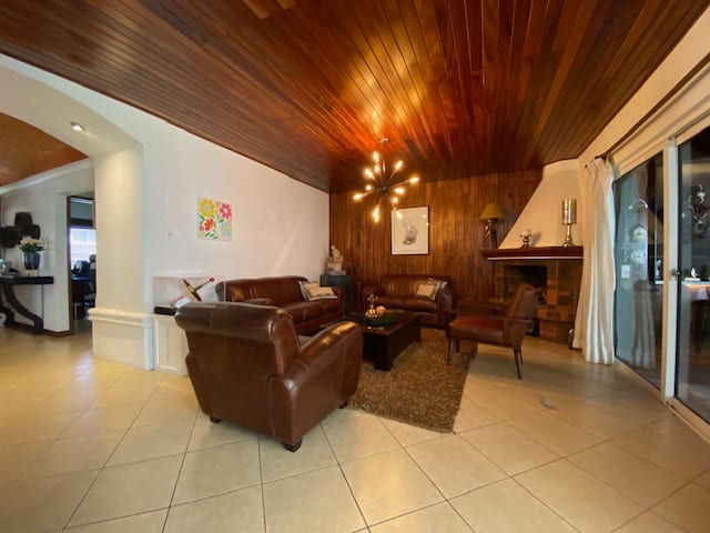 CASA EN VENTA ENTRE BOSQUES KM18 CAES — Casa en Venta en Fraijanes, Carretera a El Salvador, Guatemala, Ciudad — foto 2 de 4