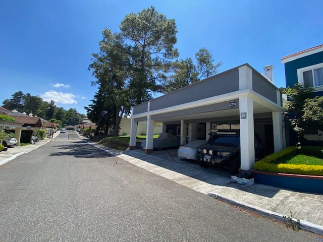 CASA EN VENTA ENTRE BOSQUES KM18 CAES — Casa en Venta en Fraijanes, Carretera a El Salvador, Guatemala, Ciudad — foto 1 de 4