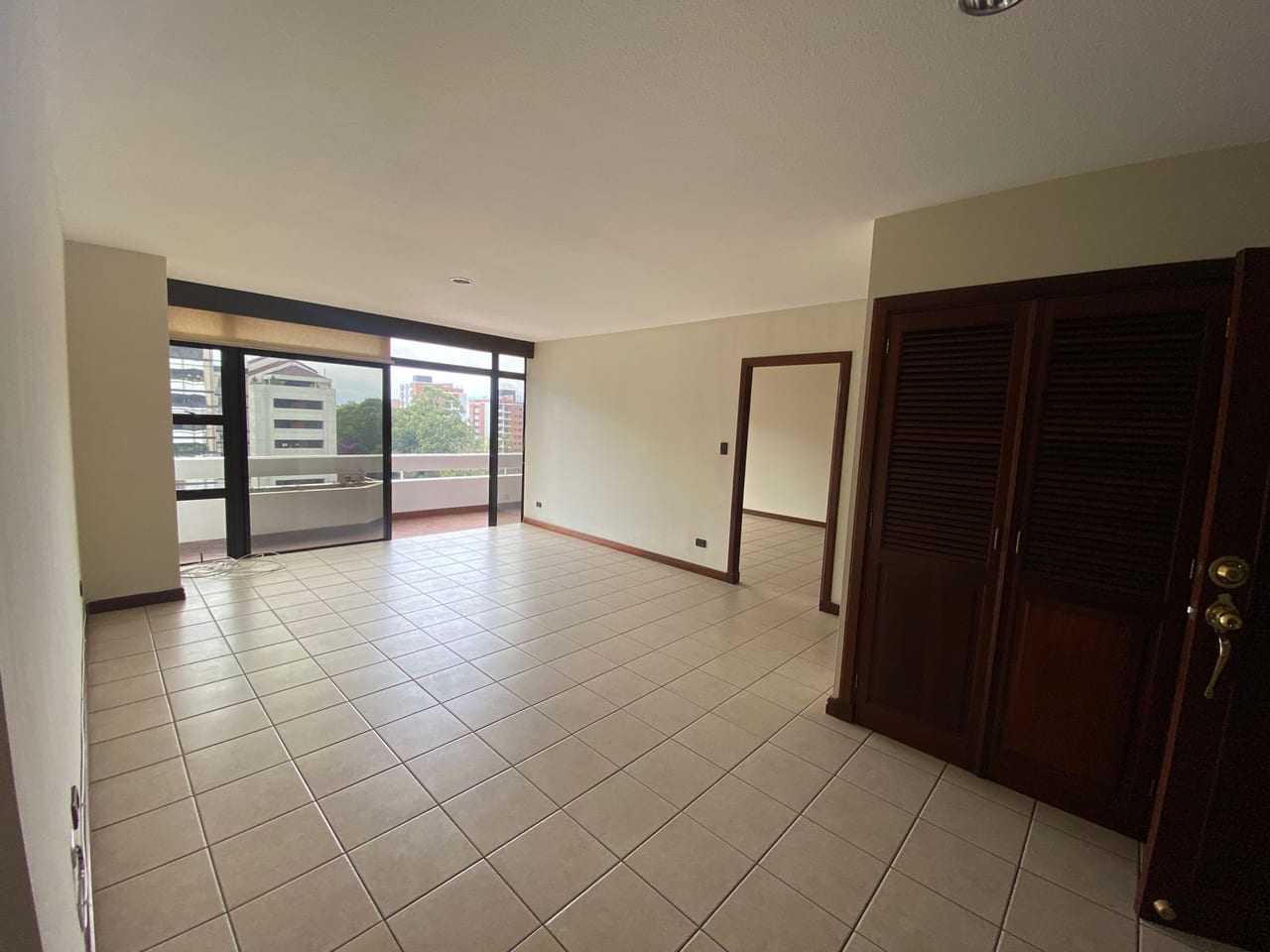 Apartamento en alquiler zona 14 — Apartamento en Alquiler en Villa Mayor, Zona 14, Guatemala, Ciudad — foto 1 de 4