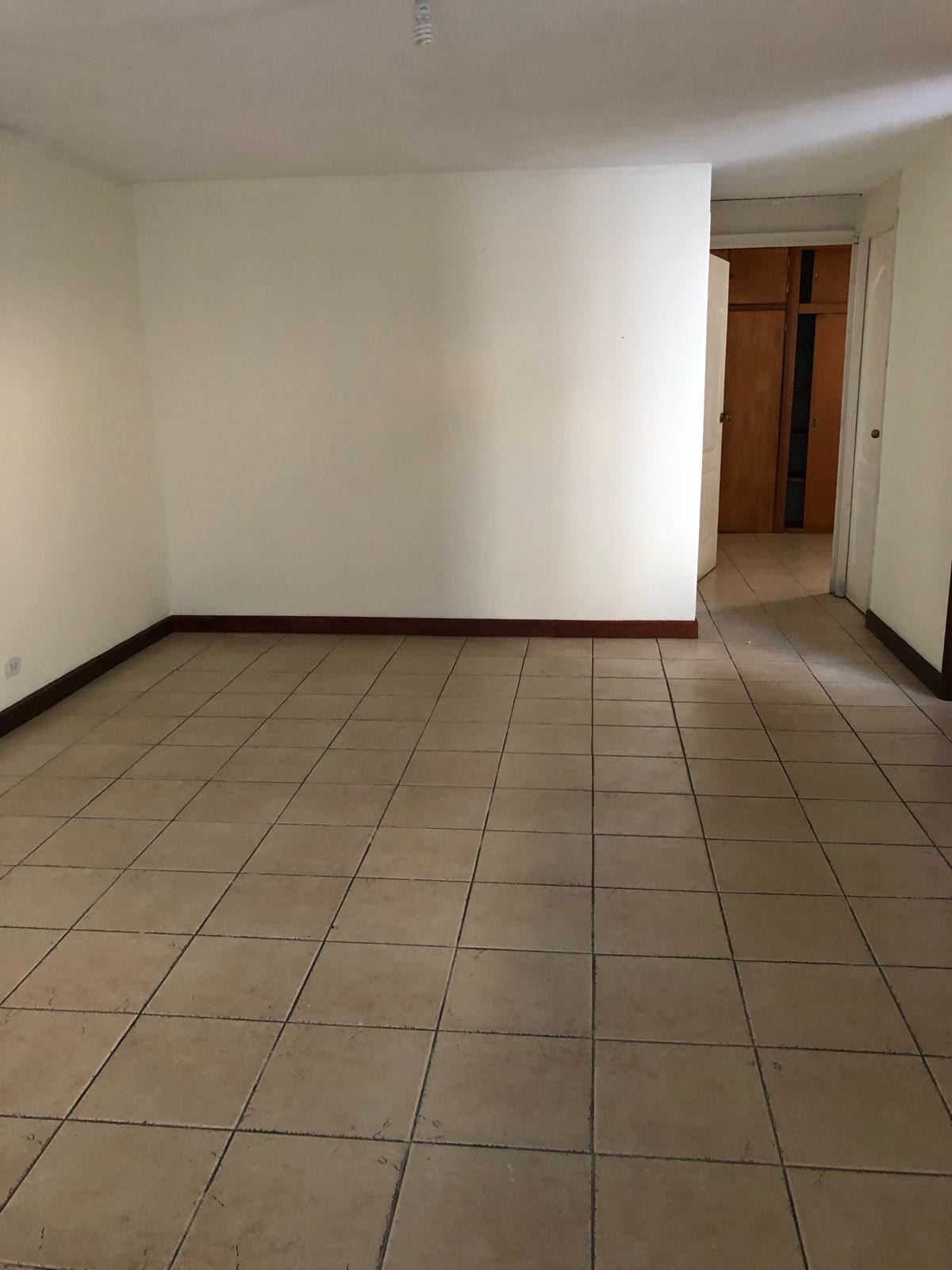 Casa en Venta Valles de San Cristobal — Casa en Venta en Jardines de San Cristóbal, Zona 8 Mixco, Guatemala, Ciudad — foto 2 de 4