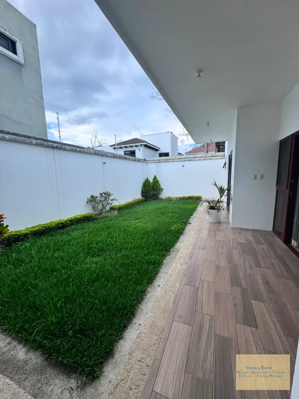 Zona 16 Hermosa Casa 1 Nivel Jardines de San Isidro — Casa en Venta en Jardines de San Isidro, Zona 16, Guatemala, Ciudad — foto 3 de 11