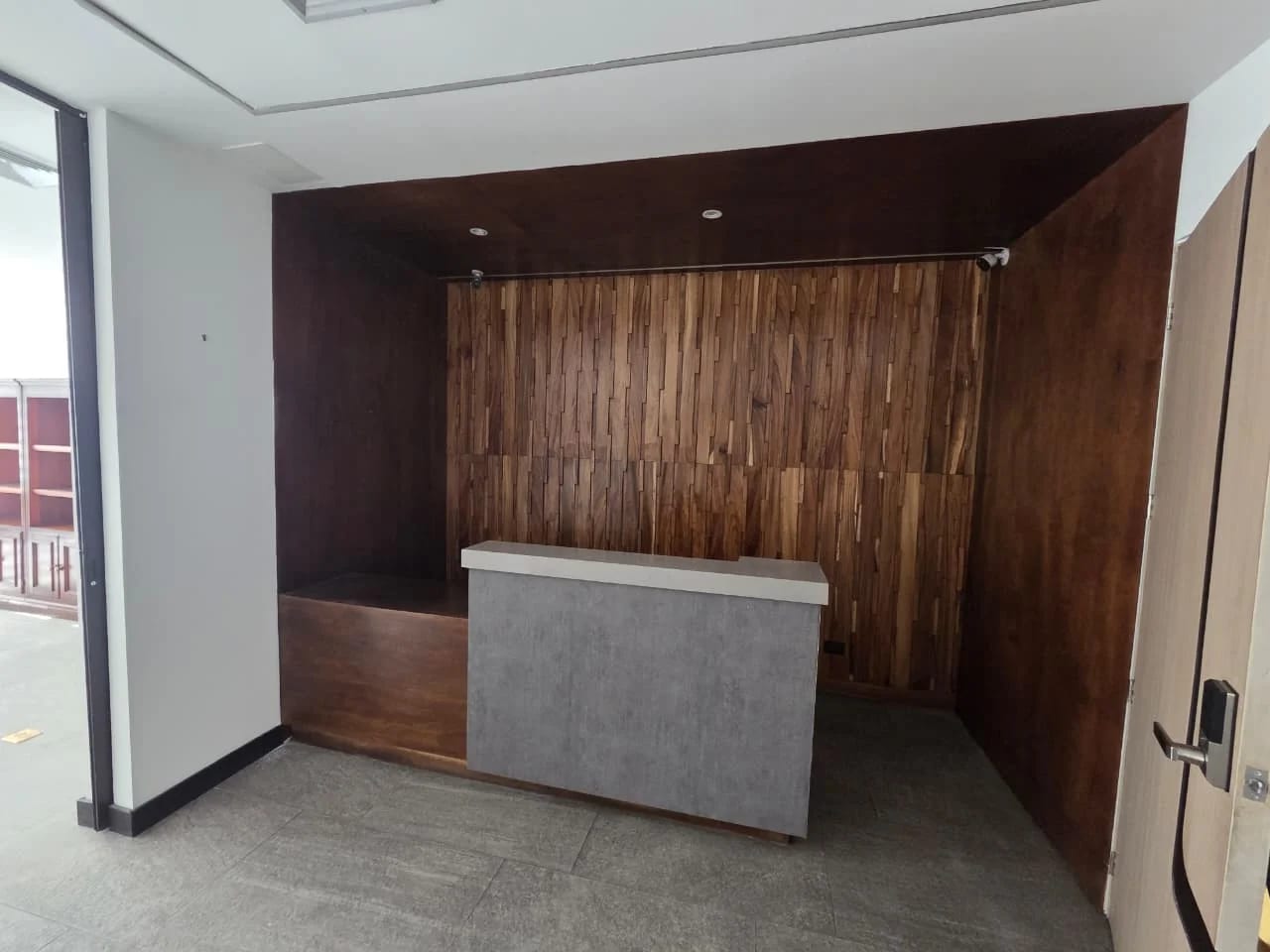 OFICINA EN RENTA RENOVATI ZONA 10 — Oficina en Alquiler en Renovati, Zona 10, Guatemala, Ciudad — foto 8 de 10