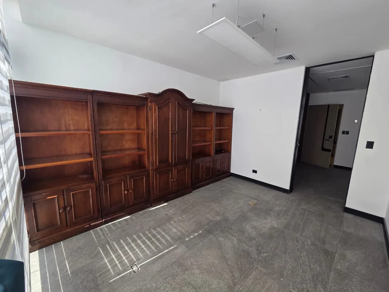 OFICINA EN RENTA RENOVATI ZONA 10 — Oficina en Alquiler en Renovati, Zona 10, Guatemala, Ciudad — foto 7 de 10