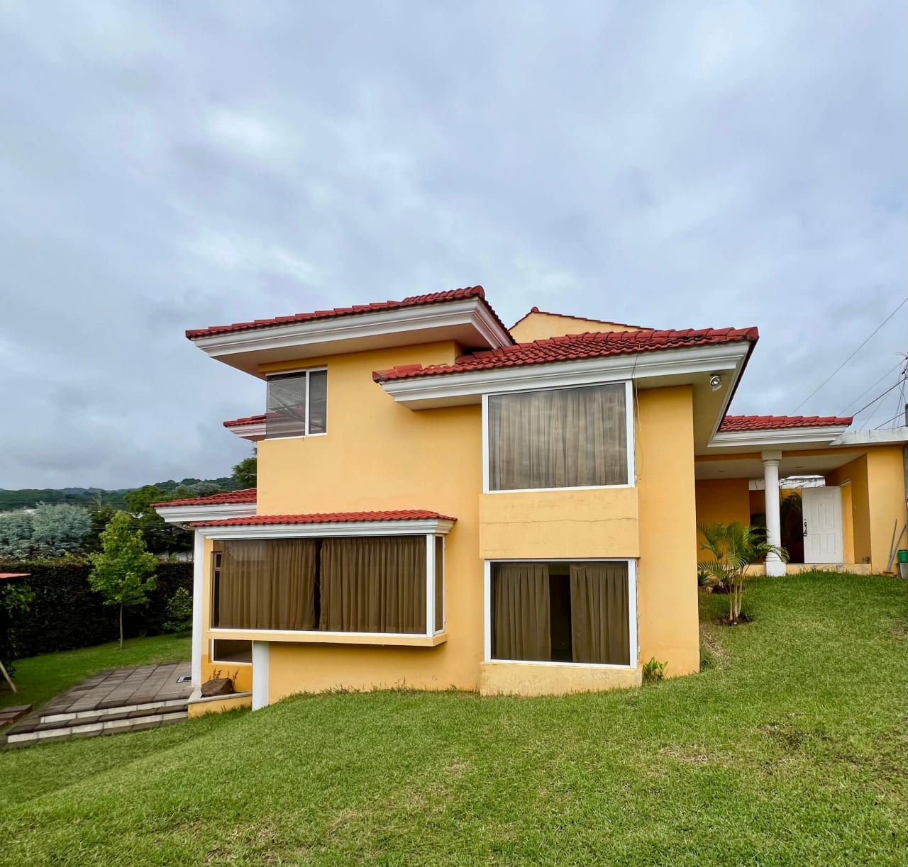 CASA EN VENTA SAN CRISTOBAL, ZONA 8 DE MIXCO RESIDENCIAL LOMA REAL — Casa en Venta en Loma Real, Zona 8 Mixco, Guatemala, Ciudad — foto 2 de 16