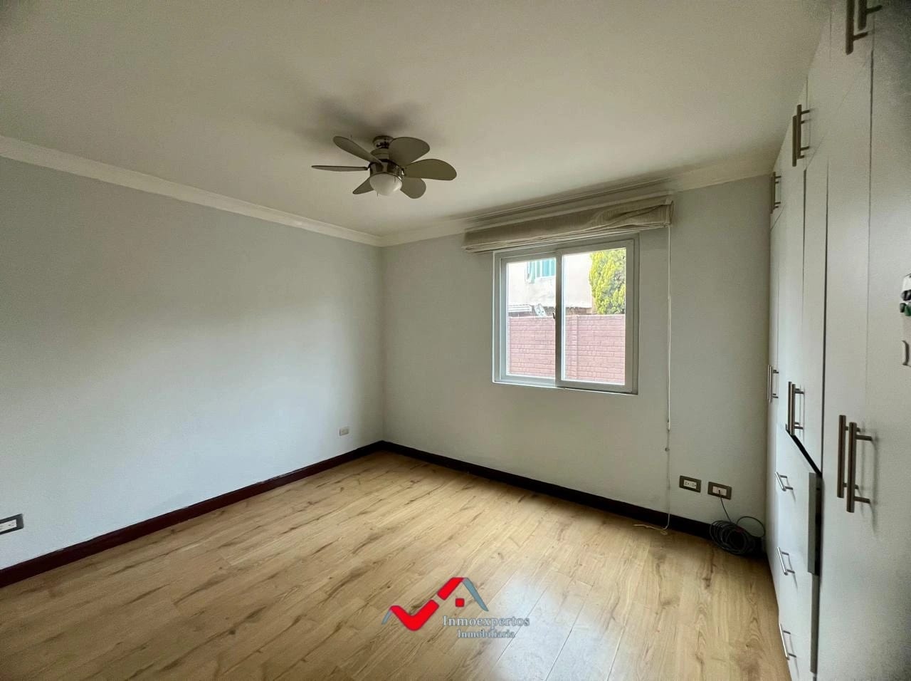 CASA EN RENTA EN PRADOS DE SAN CRISTOBAL, ZONA 8 DE MIXCO — Casa en Alquiler en Prados de San Cristóbal, Zona 8 Mixco, Guatemala, Ciudad — foto 8 de 17