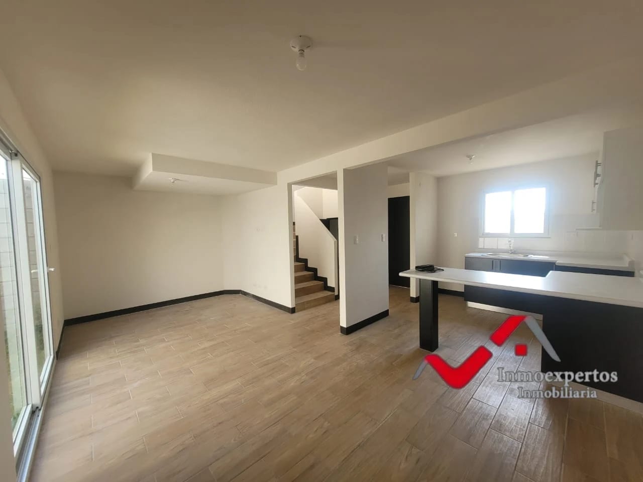 Casa en Renta Legado de Castilla, Zona 9 Mixco a 10 minutos de San Cr — Casa en Alquiler en legado de castilla, Zona 9 Mixco, Guatemala, Ciudad — foto 1 de 12