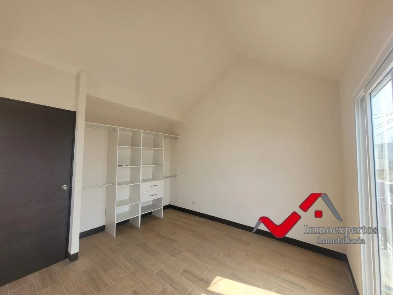 Casa en Renta Legado de Castilla, Zona 9 Mixco a 10 minutos de San Cr — Casa en Alquiler en legado de castilla, Zona 9 Mixco, Guatemala, Ciudad — foto 11 de 12