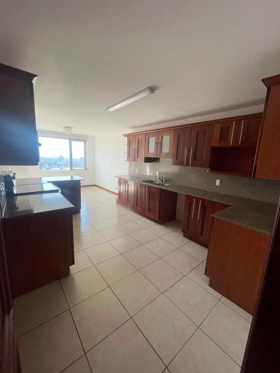 Apartamento en Renta en Zona 15 Vista Hermosa II Edificio Bottecelli — Apartamento en Alquiler en Botticelli, Zona 15, Guatemala, Ciudad — foto 4 de 17