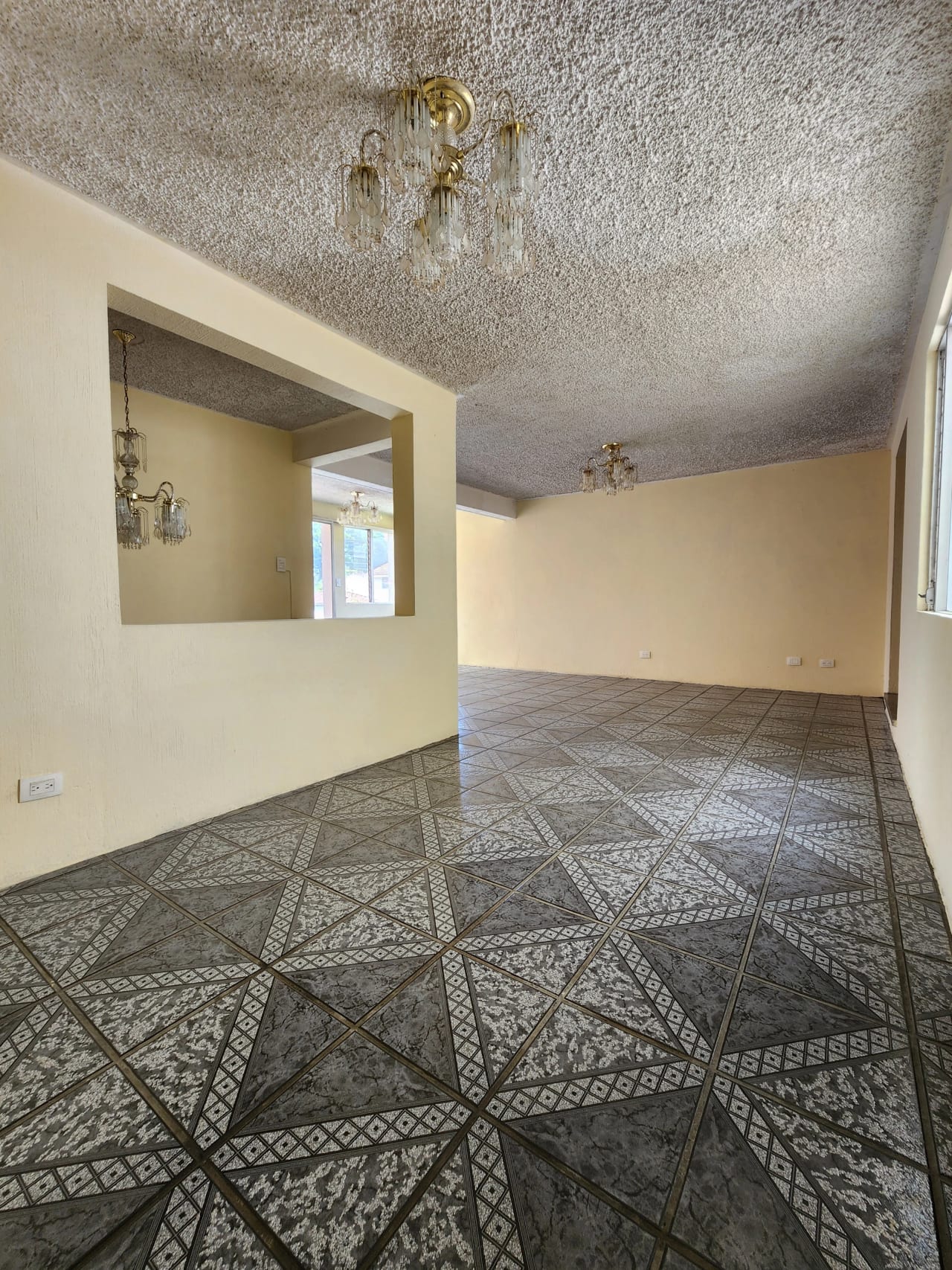 RENTA | Propiedad en Zona 15 - Espacio Versátil para Clínica, Oficina, Salón o Showroom Privado — Casa en Alquiler en Vista Hermosa III, Zona 15, Guatemala, Ciudad — foto 2 de 17