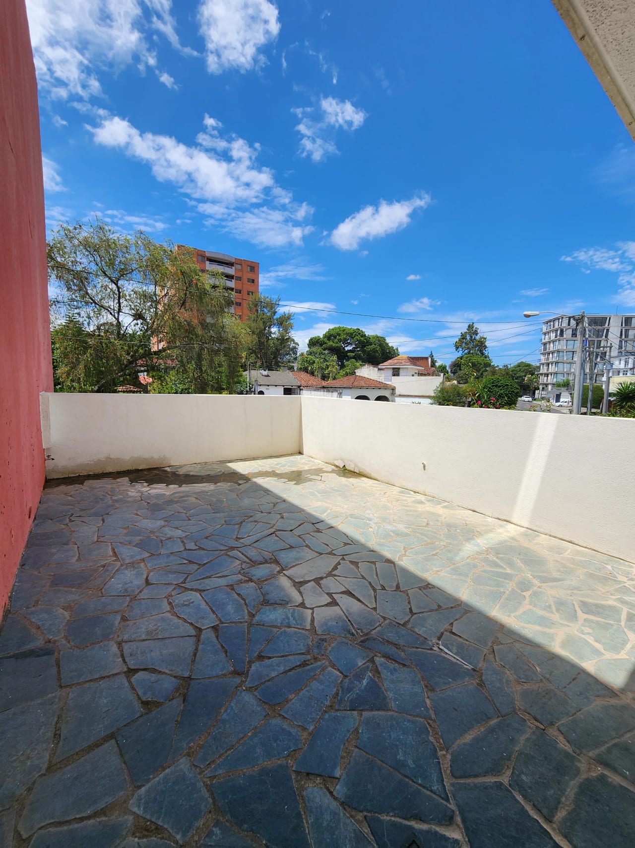 RENTA | Propiedad en Zona 15 - Espacio Versátil para Clínica, Oficina, Salón o Showroom Privado — Casa en Alquiler en Vista Hermosa III, Zona 15, Guatemala, Ciudad — foto 4 de 17
