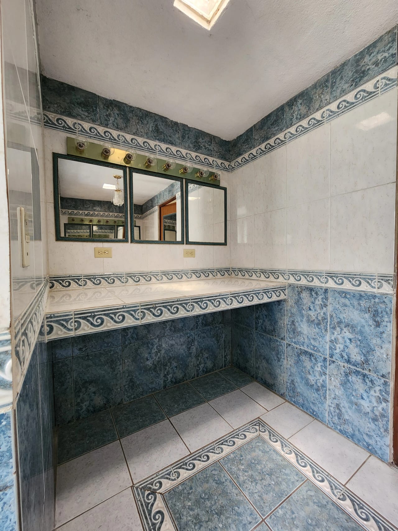 RENTA | Propiedad en Zona 15 - Espacio Versátil para Clínica, Oficina, Salón o Showroom Privado — Casa en Alquiler en Vista Hermosa III, Zona 15, Guatemala, Ciudad — foto 11 de 17