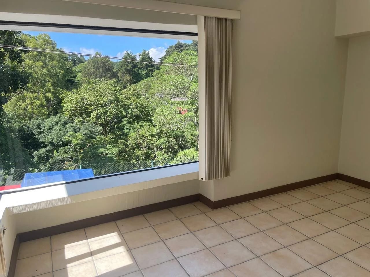 EXCLUSIVA OPORTUNIDAD EN CES Casa en Venta - Condominio "Jardín del Valle" — Casa en Venta en Santa Catarina Pinula, Guatemala, Ciudad — foto 8 de 14