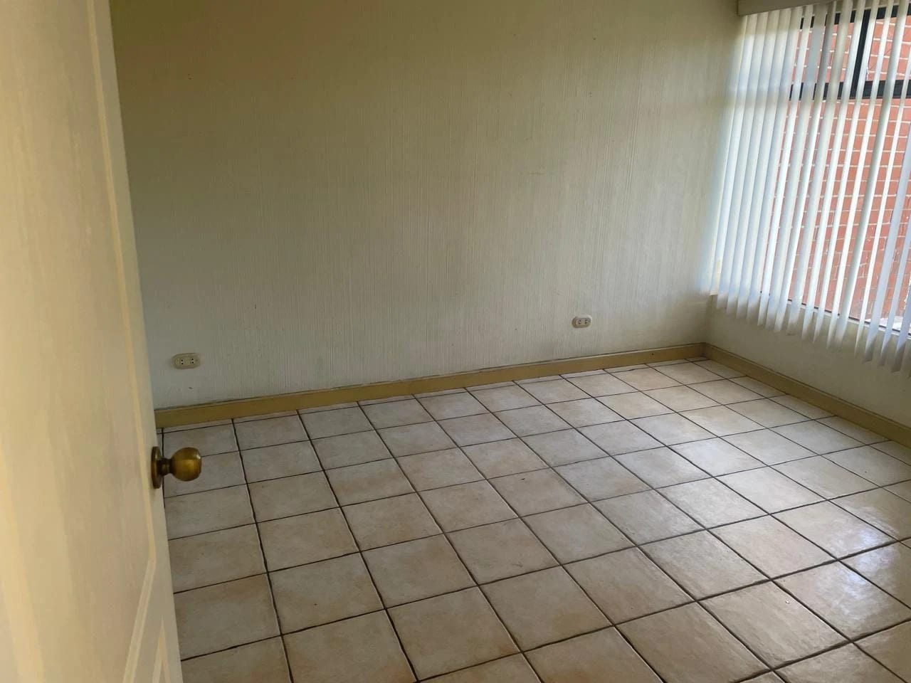 EXCLUSIVA OPORTUNIDAD EN CES Casa en Venta - Condominio "Jardín del Valle" — Casa en Venta en Santa Catarina Pinula, Guatemala, Ciudad — foto 9 de 14