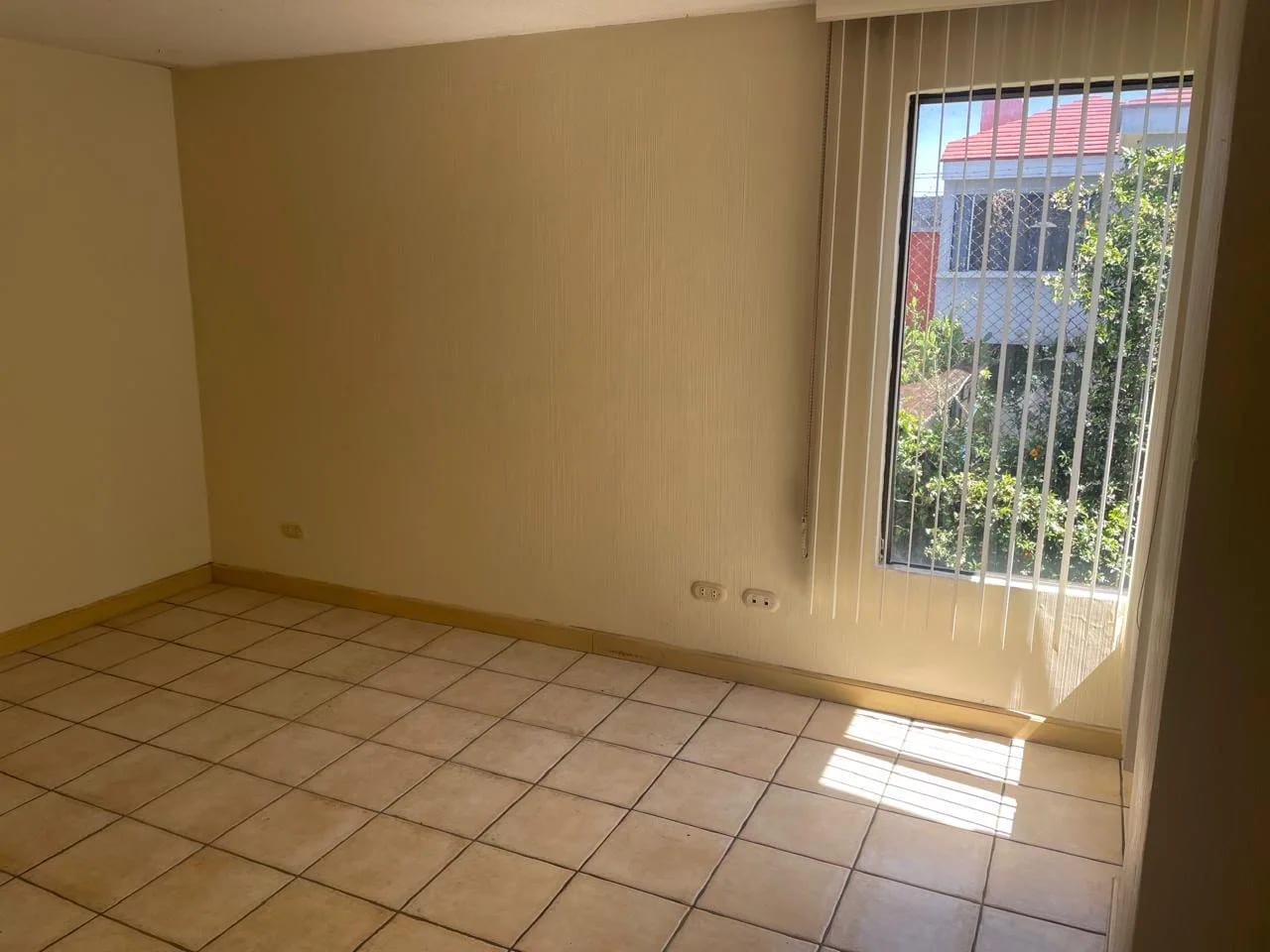 EXCLUSIVA OPORTUNIDAD EN CES Casa en Venta - Condominio "Jardín del Valle" — Casa en Venta en Santa Catarina Pinula, Guatemala, Ciudad — foto 10 de 14
