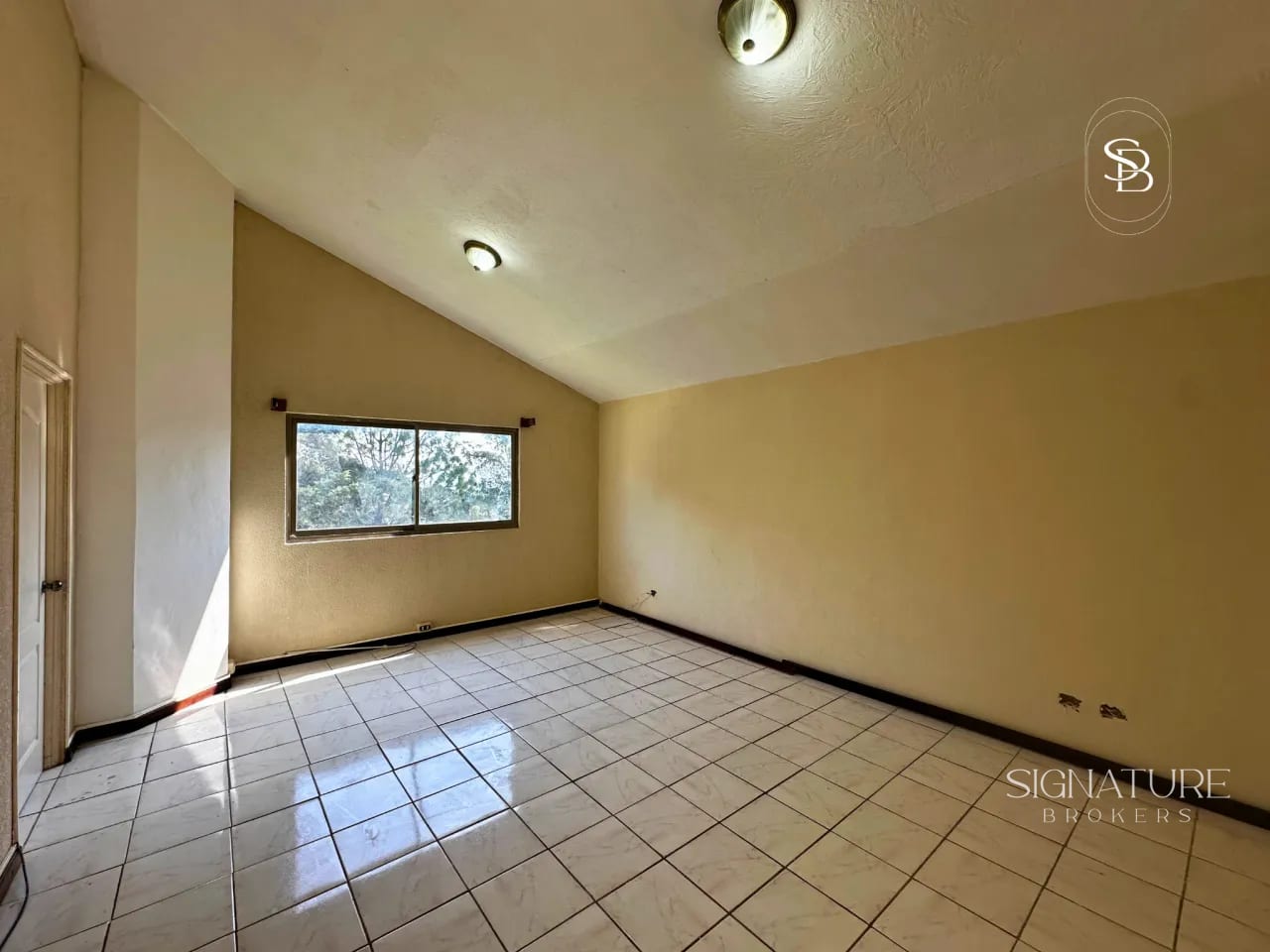 Casa en Venta – San Cristóbal — Casa en Venta en Zona 11 Mixco, Guatemala, Ciudad — foto 3 de 8