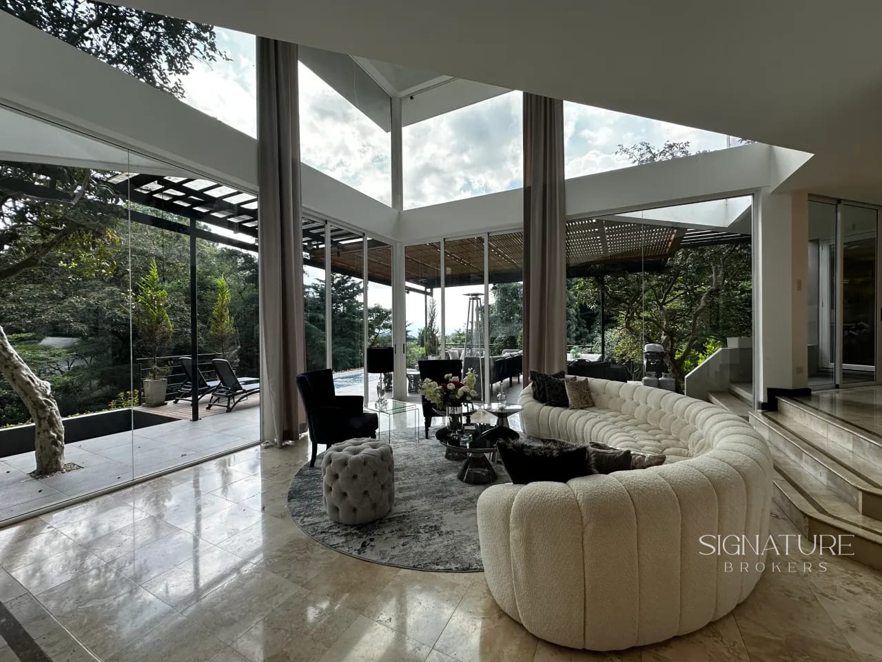 Casa en Venta - Las Tinajas, Santa Catarina Pinula. — Casa en Venta en Santa Catarina Pinula, Carretera a El Salvador, Guatemala, Ciudad — foto 1 de 17