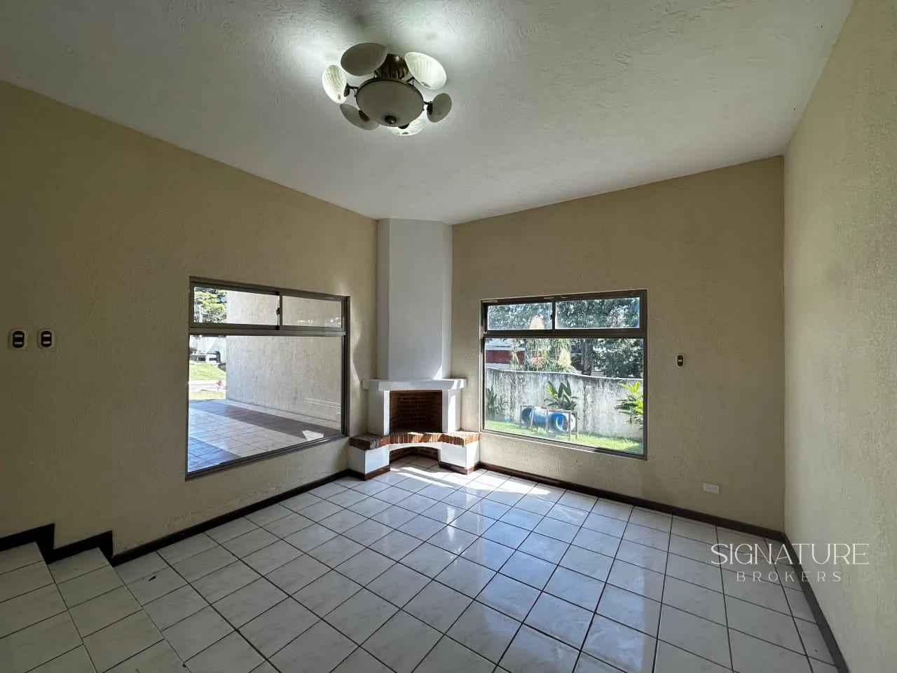 Casa en Venta – San Cristóbal — Casa en Venta en Zona 11 Mixco, Guatemala, Ciudad — foto 1 de 9