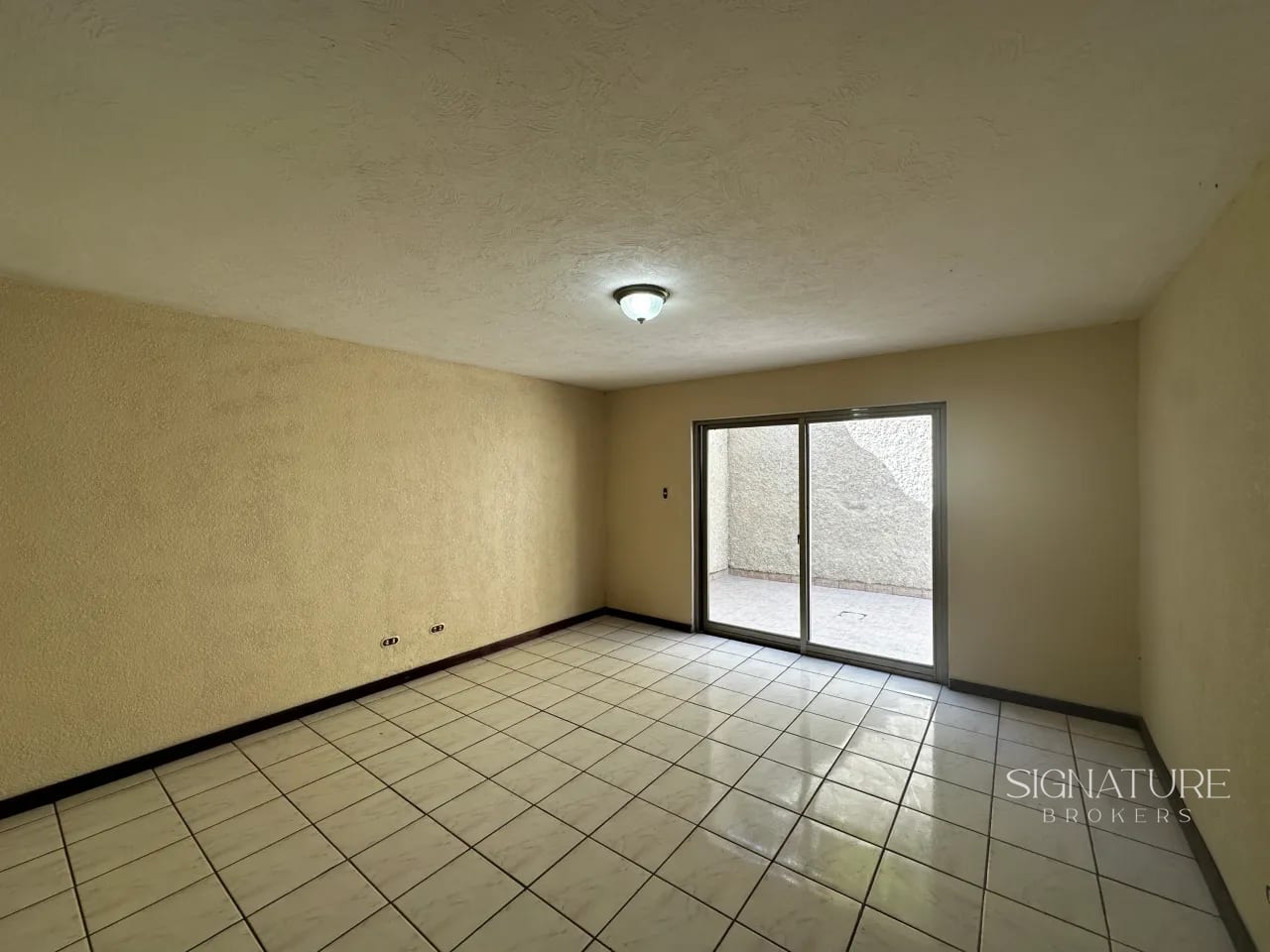 Casa en Venta – San Cristóbal — Casa en Venta en Zona 11 Mixco, Guatemala, Ciudad — foto 2 de 9