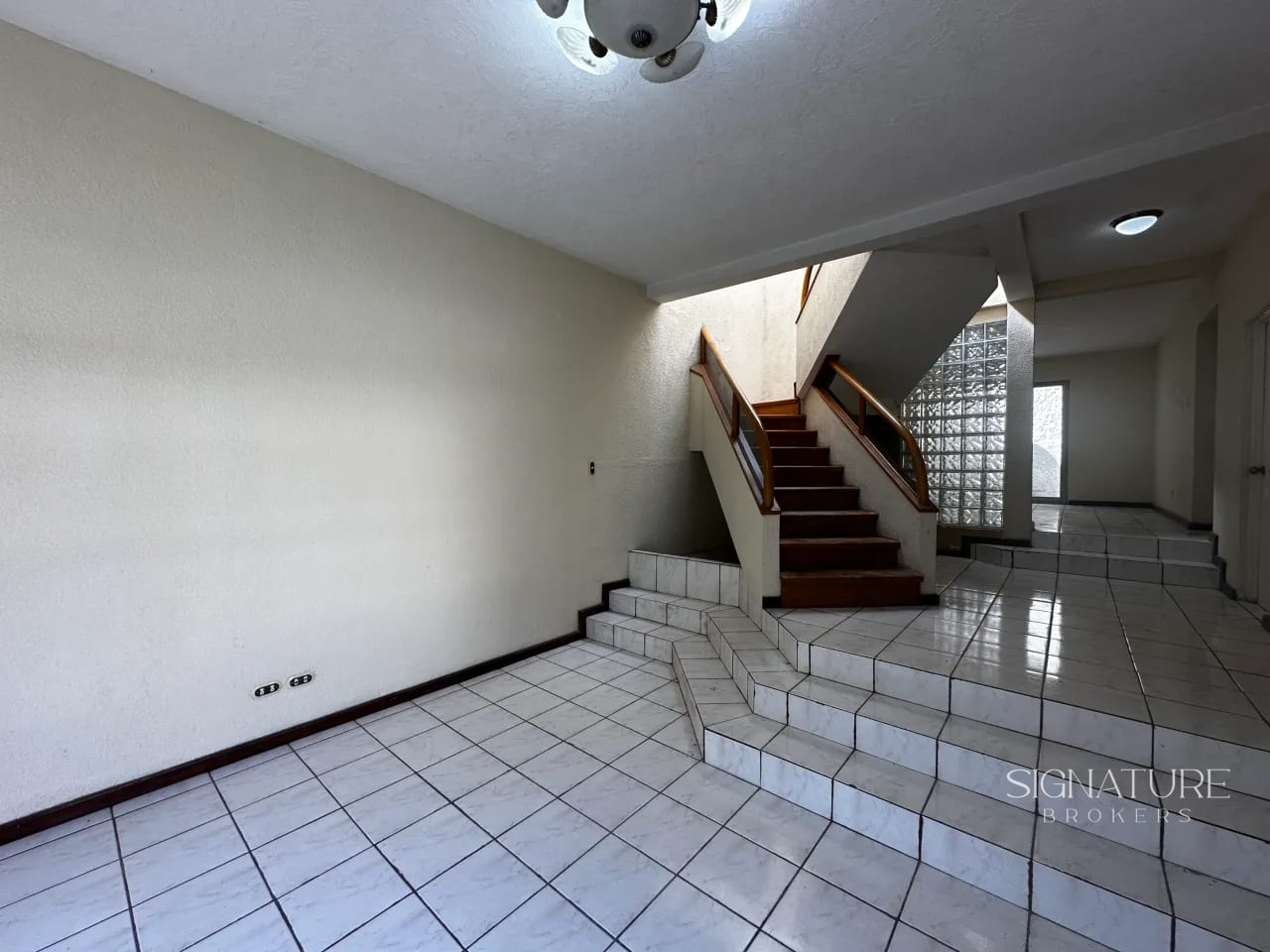 Casa en Venta – San Cristóbal — Casa en Venta en Zona 11 Mixco, Guatemala, Ciudad — foto 4 de 9