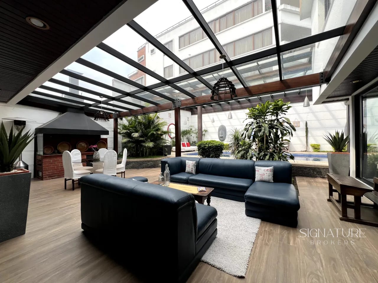 Casa con Piscina en venta Zona 15 – VHI dentro de garita — Casa en Venta en Zona 15, Guatemala, Ciudad — foto 2 de 15