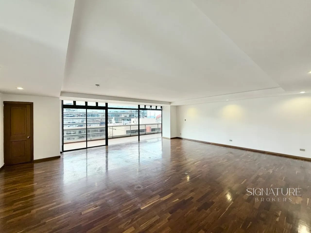 Apartamento en Renta – Edificio Tiffany I Z.10 — Apartamento en Alquiler en Tiffany, Zona 10, Guatemala, Ciudad — foto 1 de 10